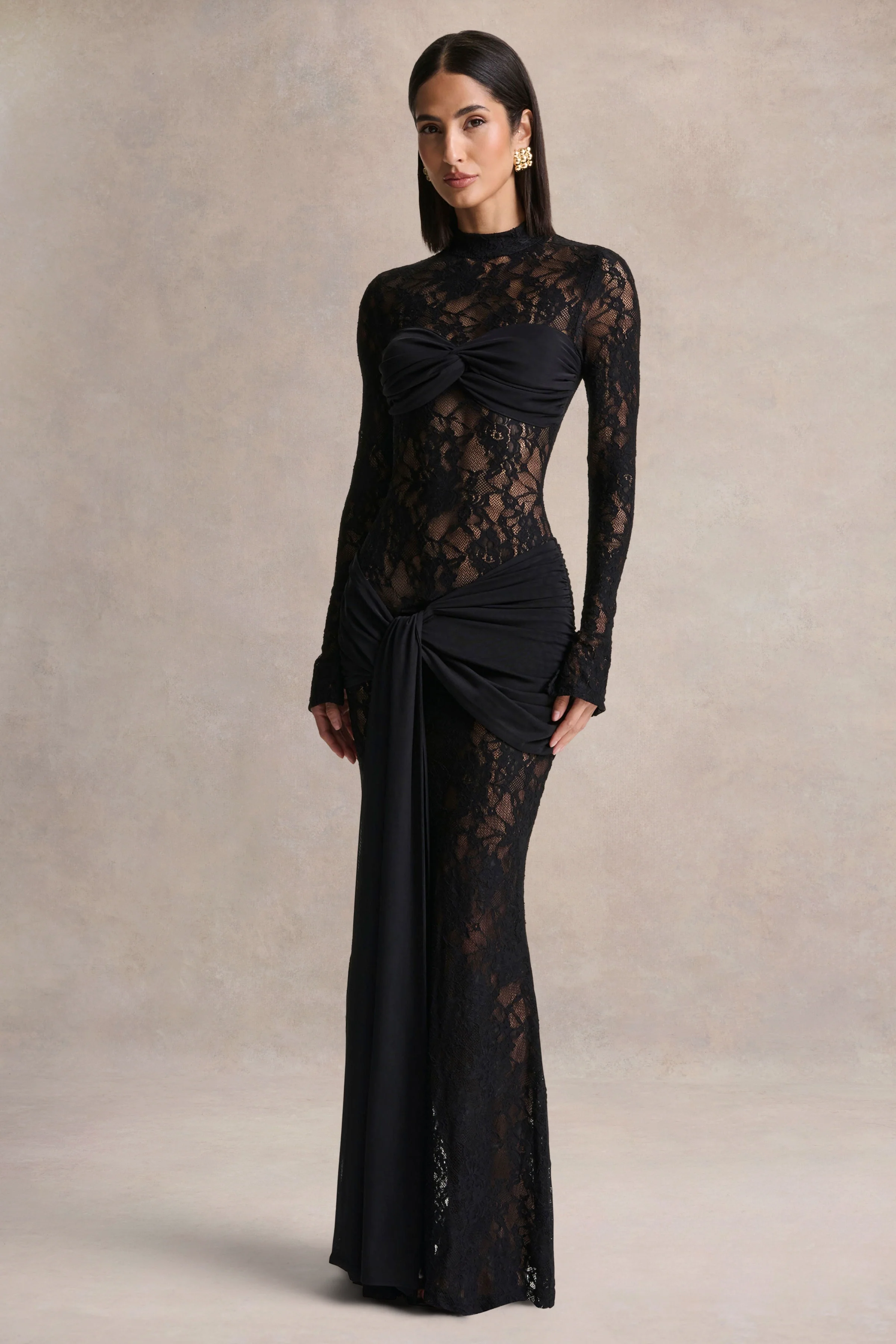 Akira | Schwarzes Maxikleid aus Spitze mit Schärpen-Detail - Image 4