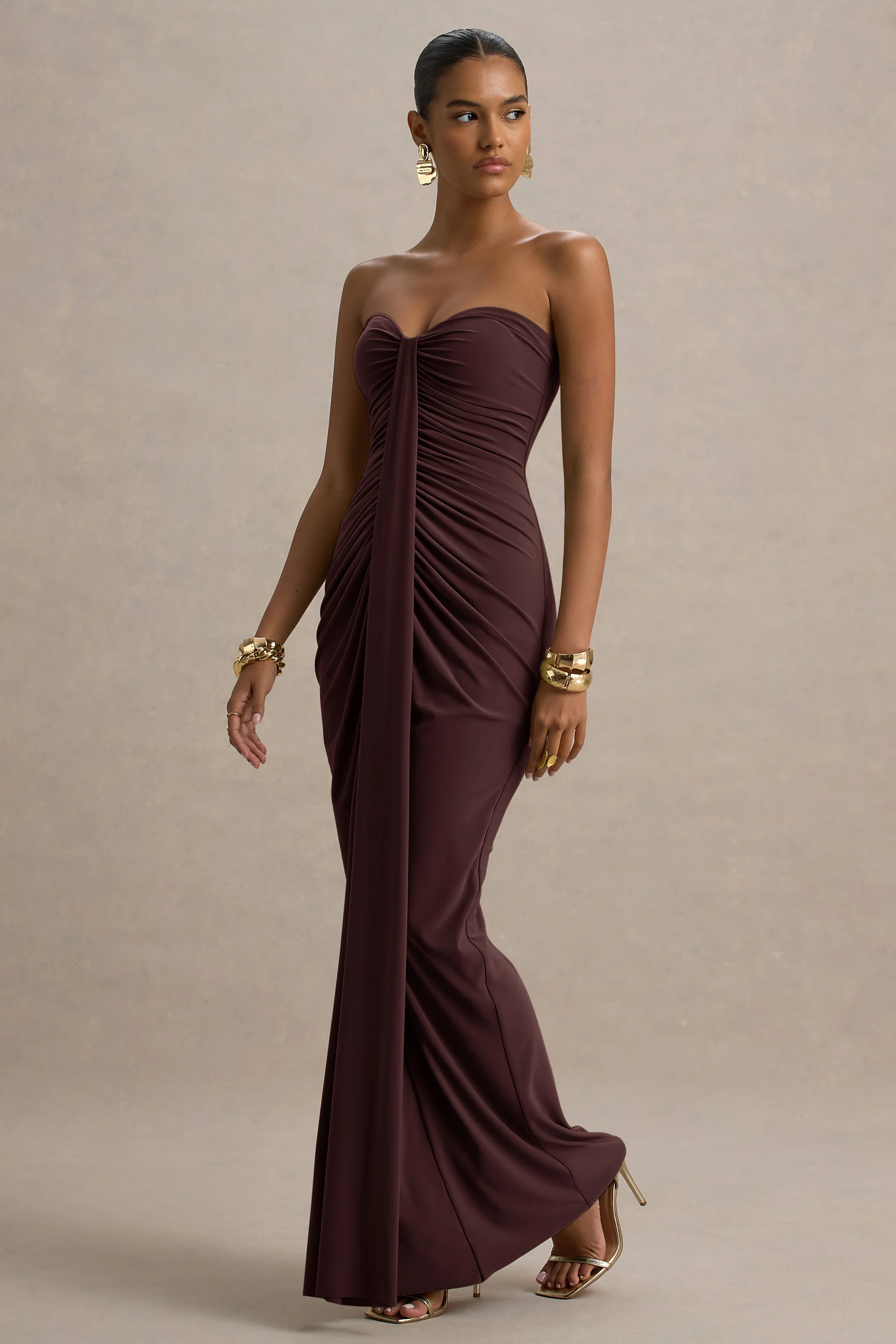 Ali | Braunes Maxikleid mit Sweetheart-Ausschnitt und Rüschen - Image 5
