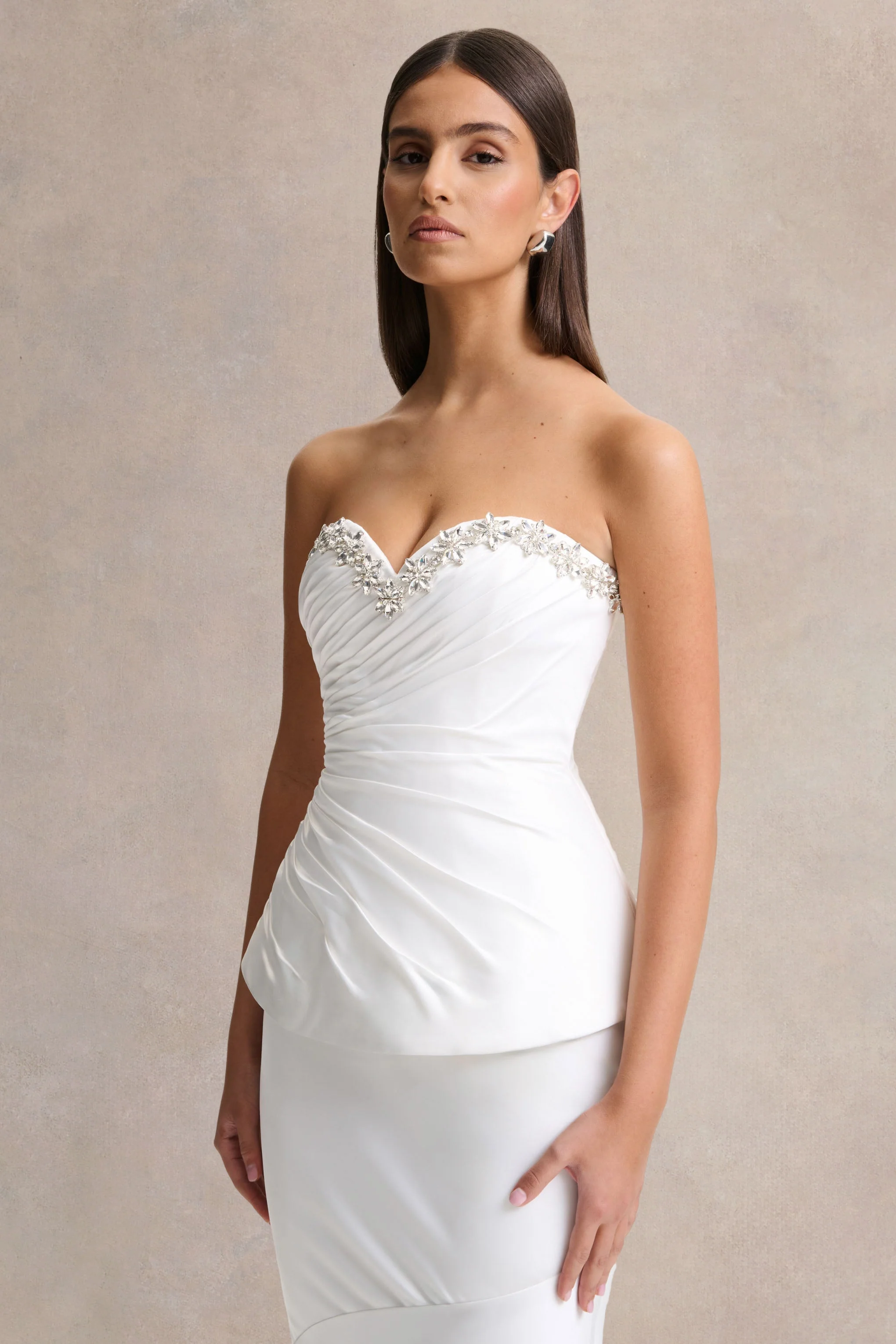 Ambria | Weißes Satin Oberteil mit handverziertem Herz Ausschnitt und Corsage - Image 3