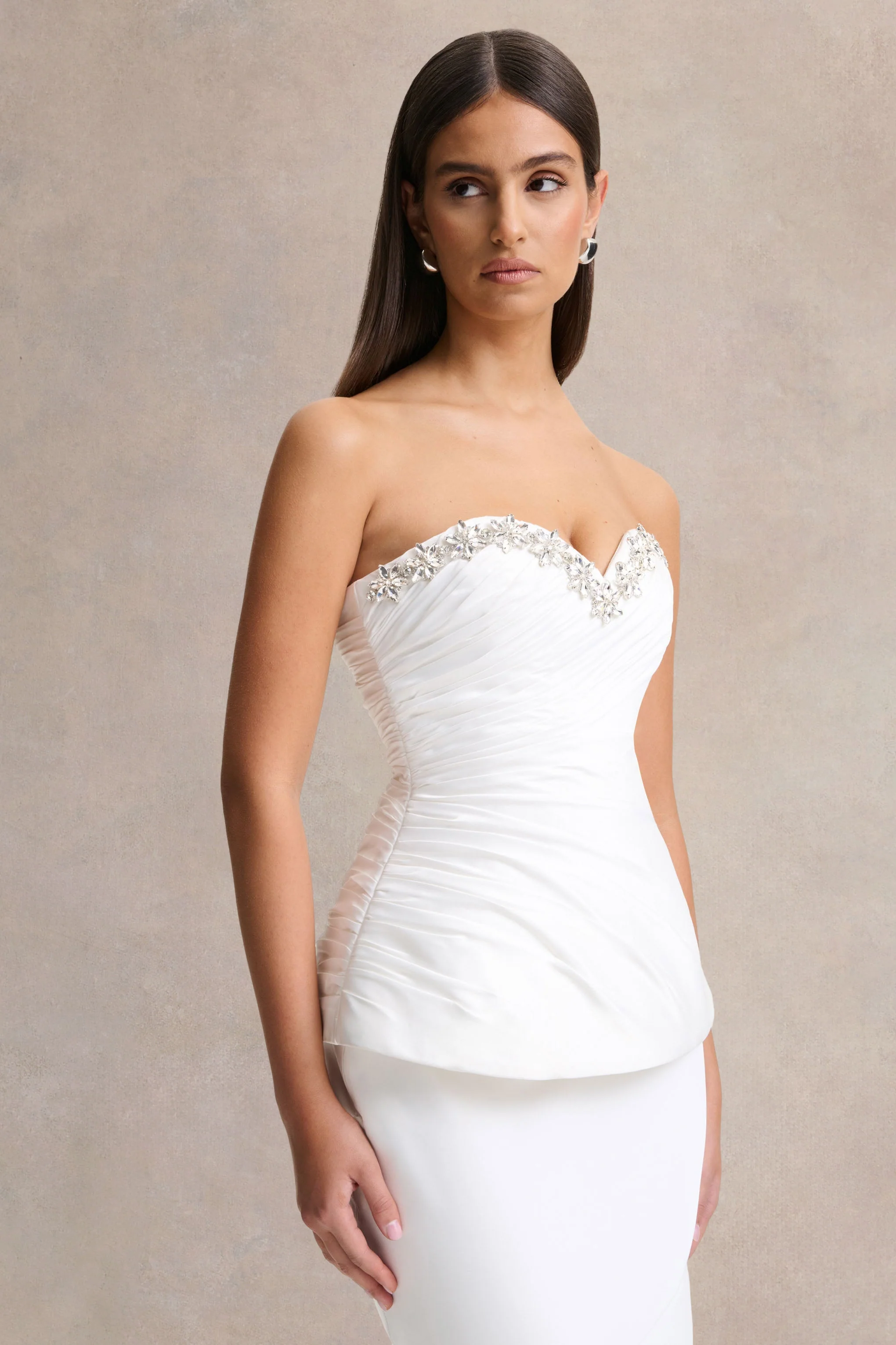 Ambria | Weißes Satin Oberteil mit handverziertem Herz Ausschnitt und Corsage - Image 4