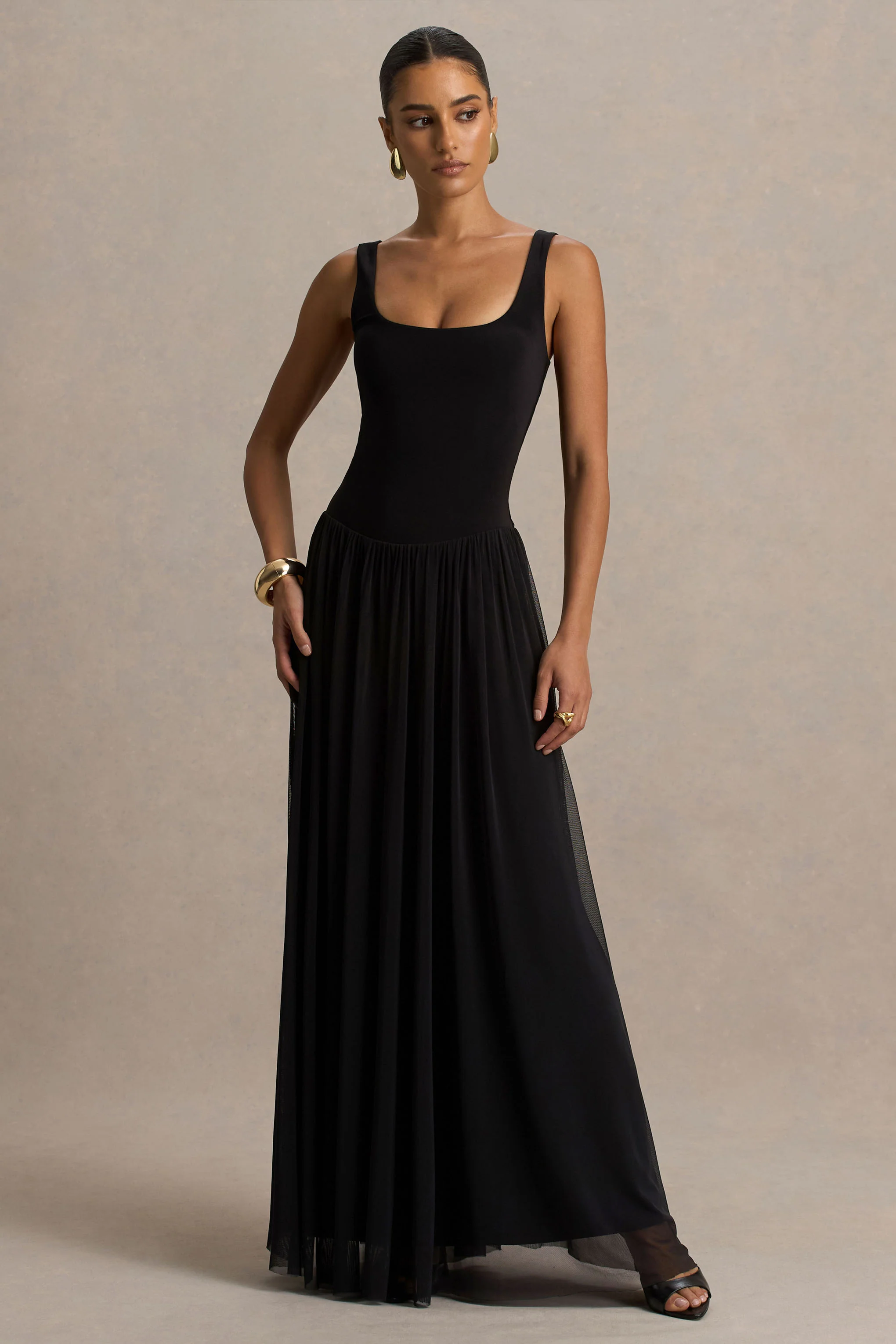 Amelia | Schwarzes Maxikleid mit Rundhalsausschnitt und tiefer Taille - Image 5