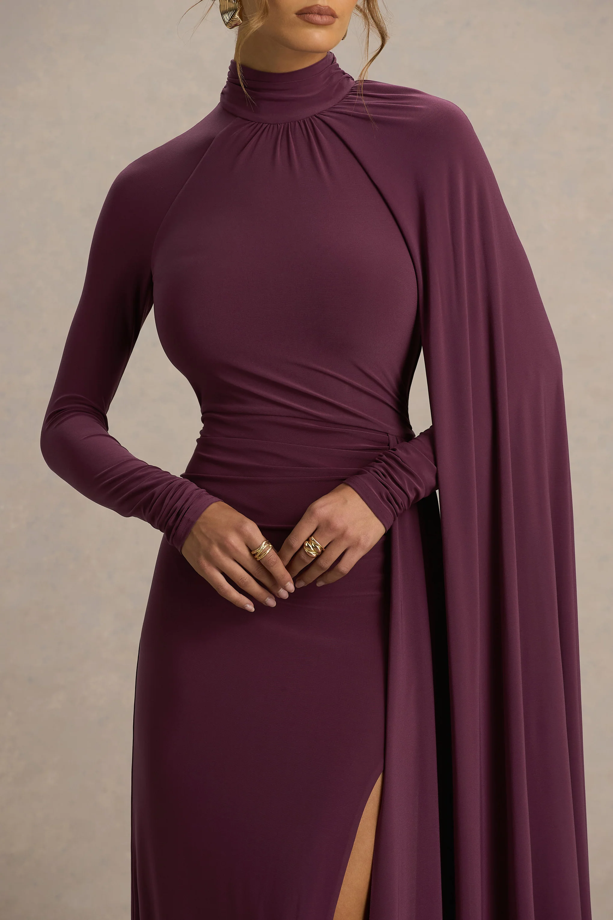 Anticipation | Burgunderfarbenes Maxikleid mit hohem Kragen, Frontschlitz und Raffungen - Image 2