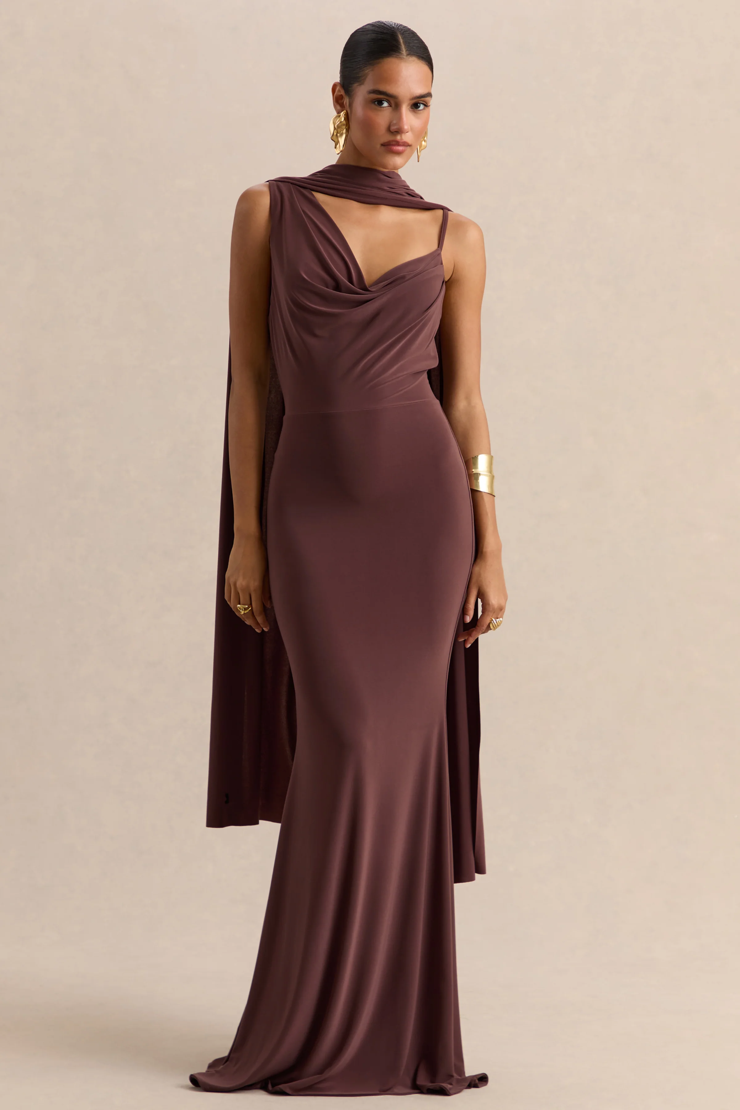 Armelia | Braunes Maxikleid mit Wasserfall-Ausschnitt und Schal-Detail - Image 6
