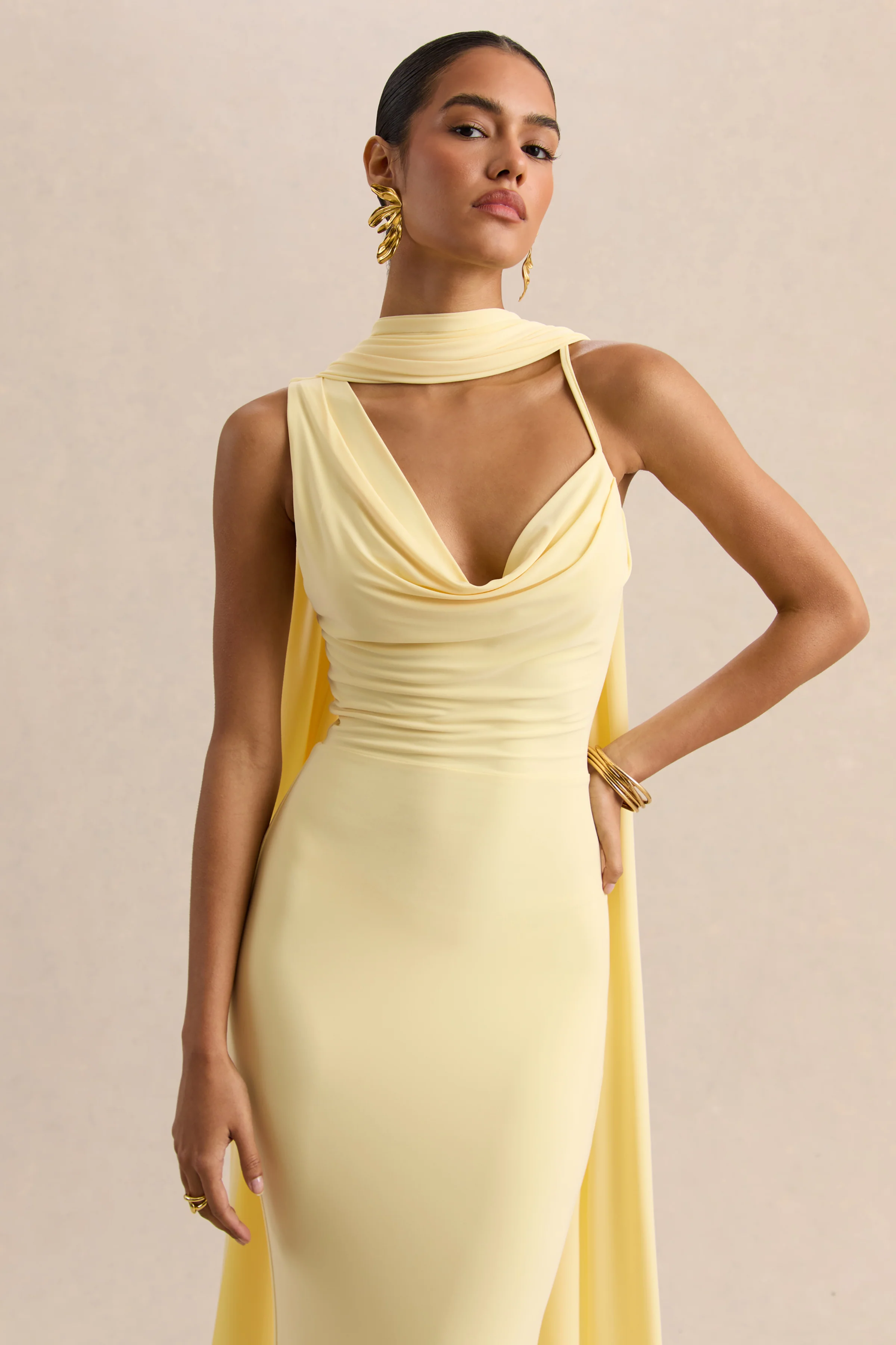 Armelia | Zitronengelbes Maxikleid mit Wasserfall-Ausschnitt und Schal-Detail - Image 8