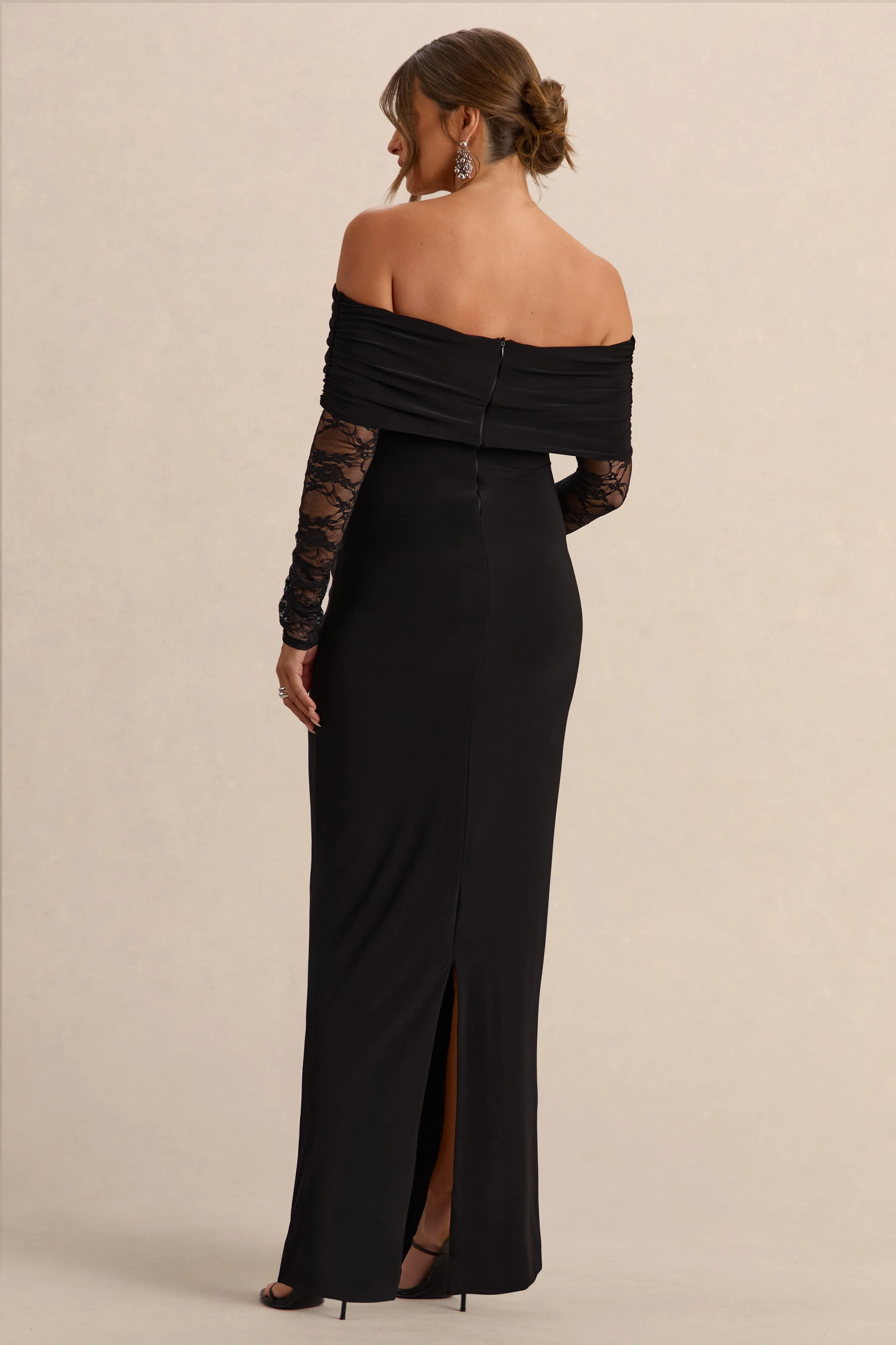 Artemisia | Schwarzes Umstands-Maxikleid mit Bardot-Ausschnitt und Spitzendetails - Image 2