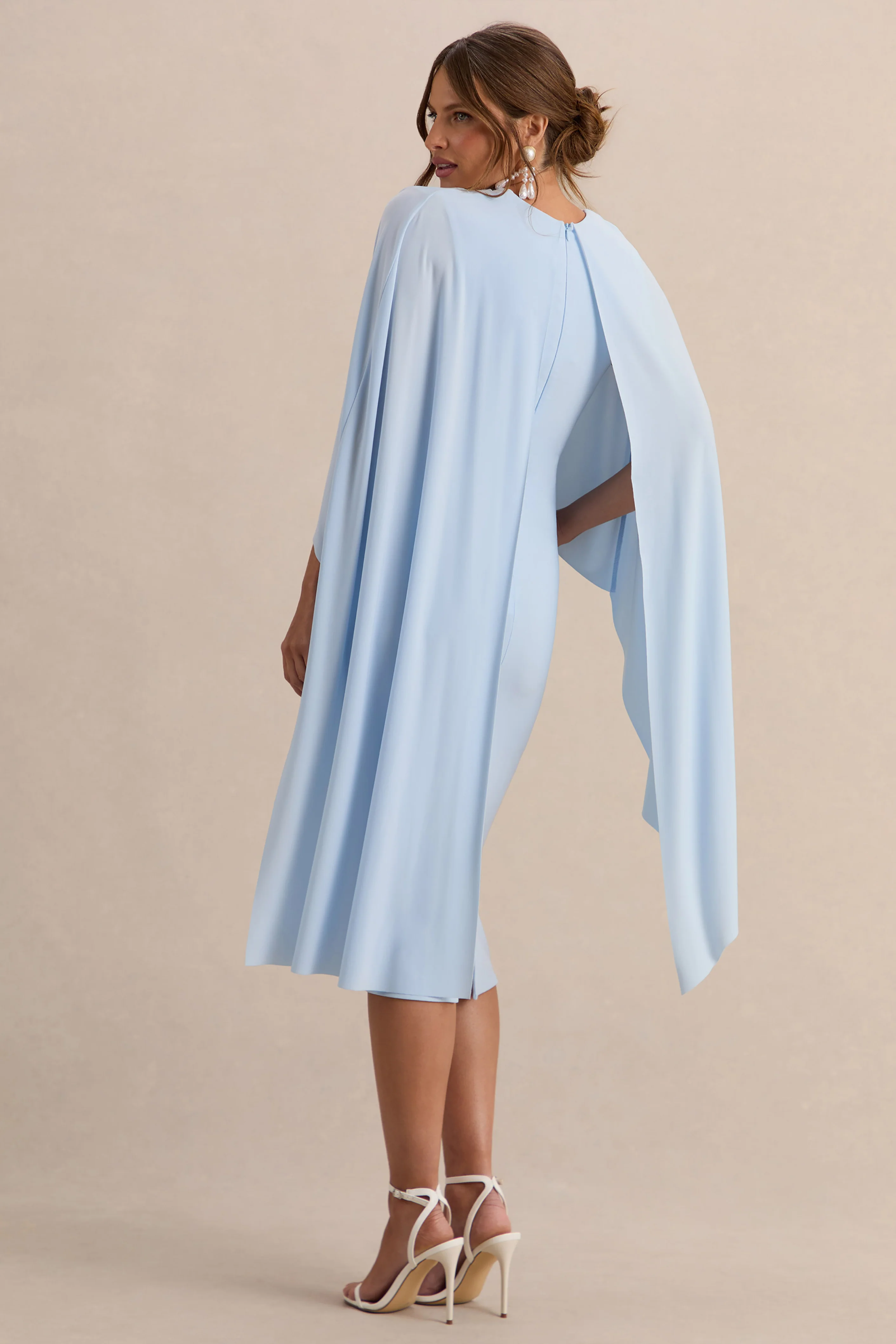 Arwen | Puderblaues Umstands Midikleid mit Rundhalsausschnitt und Cape-Detail - Image 2