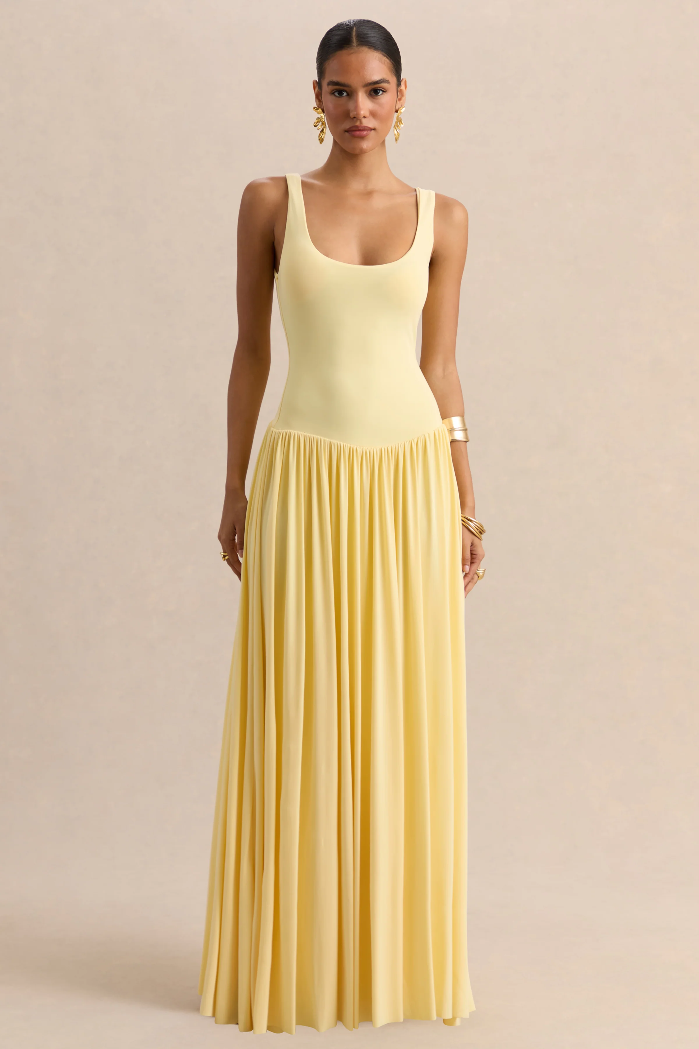 Aurina | Zitronengelbes Maxikleid mit quadratischem Ausschnitt und Cape - Image 4