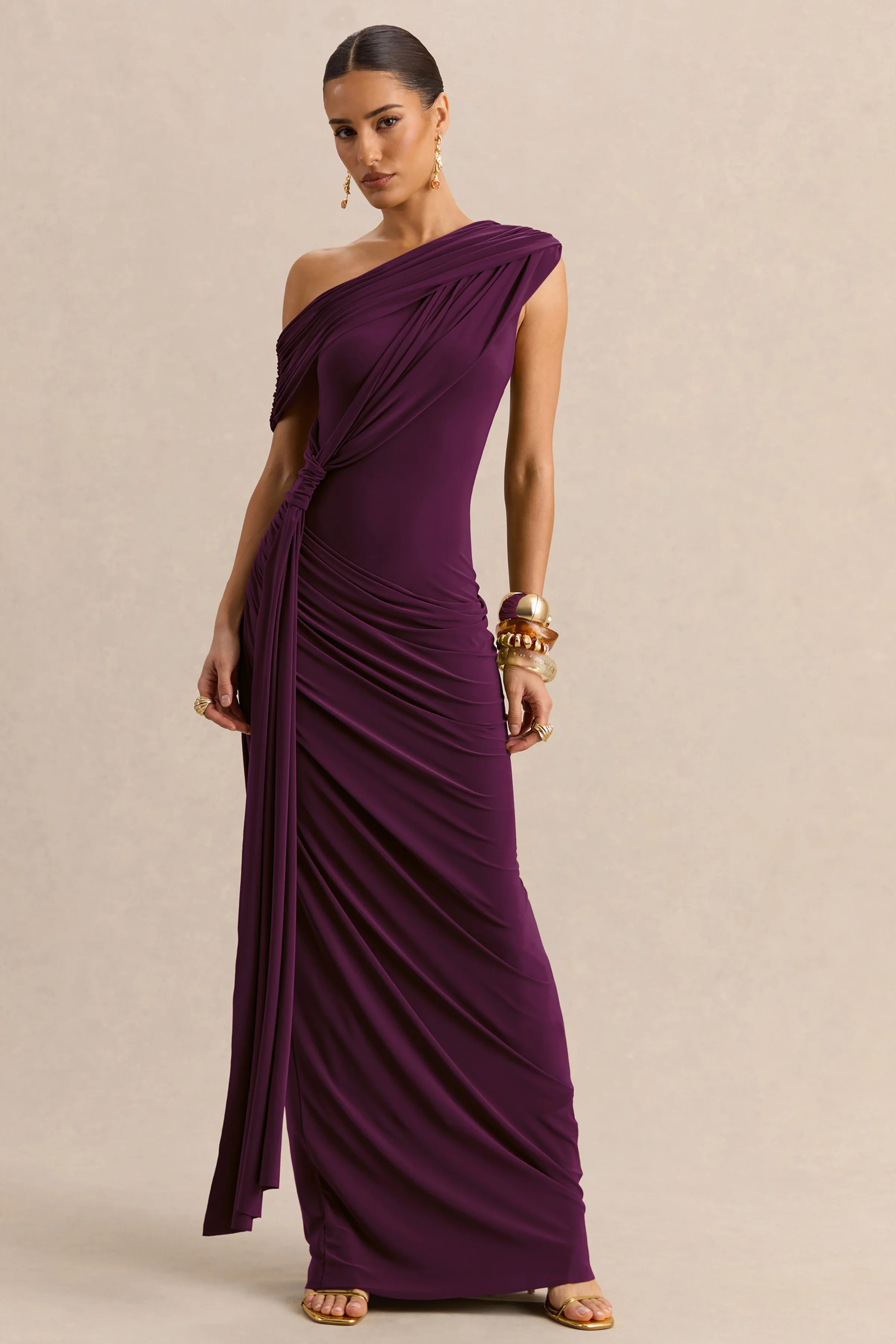 Avialee | Dunkellila Maxikleid mit Asymmetrischem Ausschnitt, Gerafften Details und Schärpen-Detail - Image 4