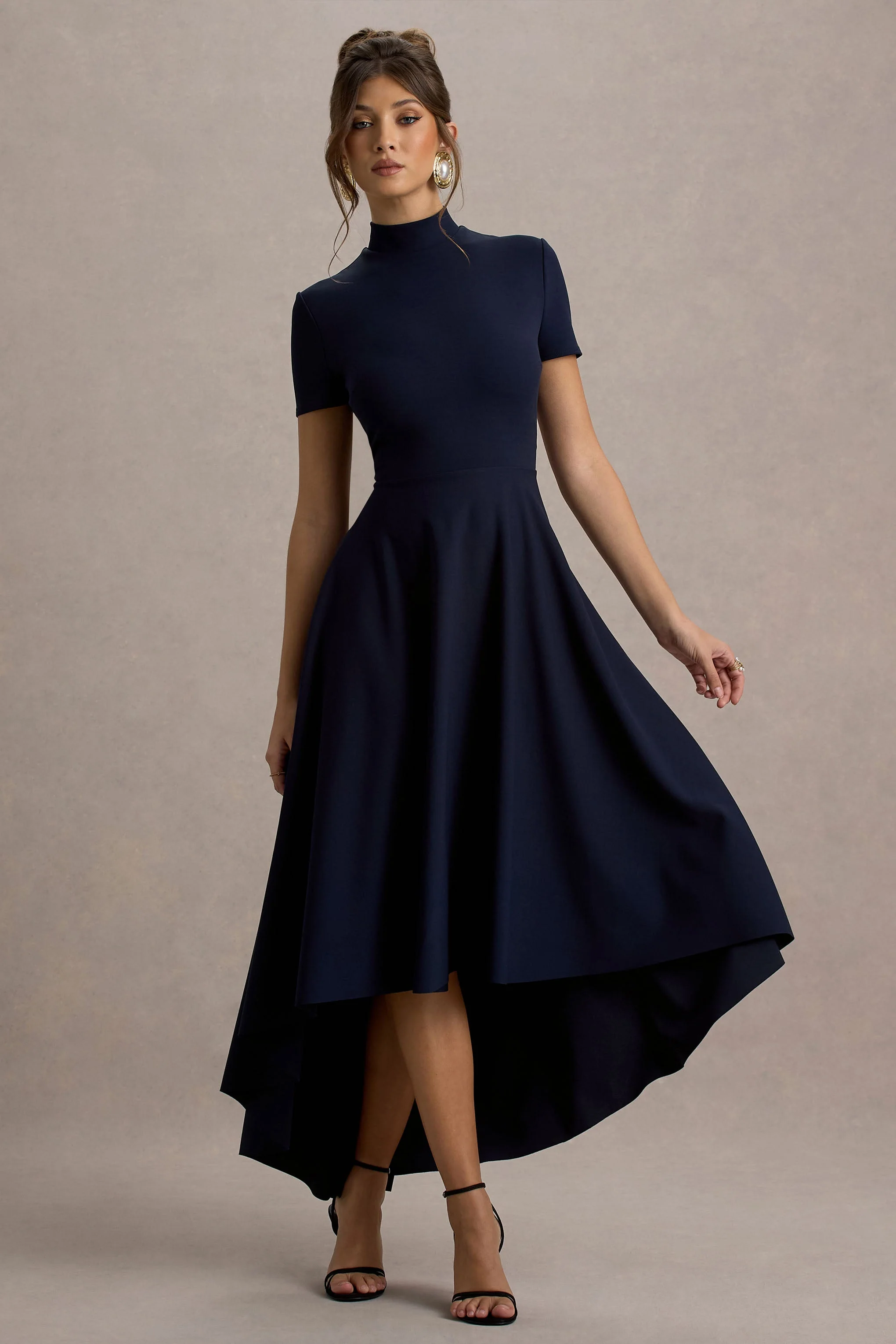 Bellona | Marineblaues Midikleid mit hohem Ausschnitt und High-Low-Saum - Image 6
