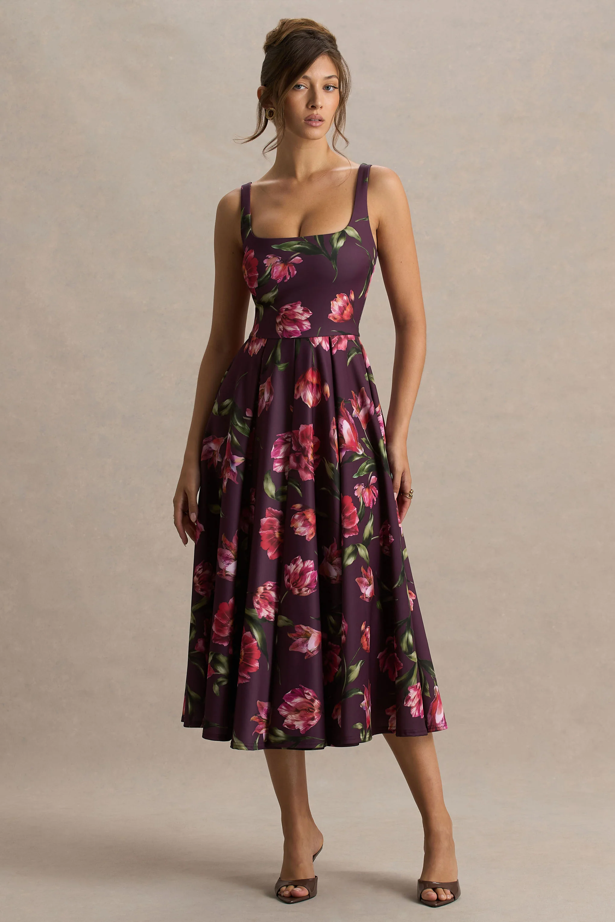 Berta | Burgunderfarbenes Midikleid mit Blumenmuster und eckigem Ausschnitt - Image 4