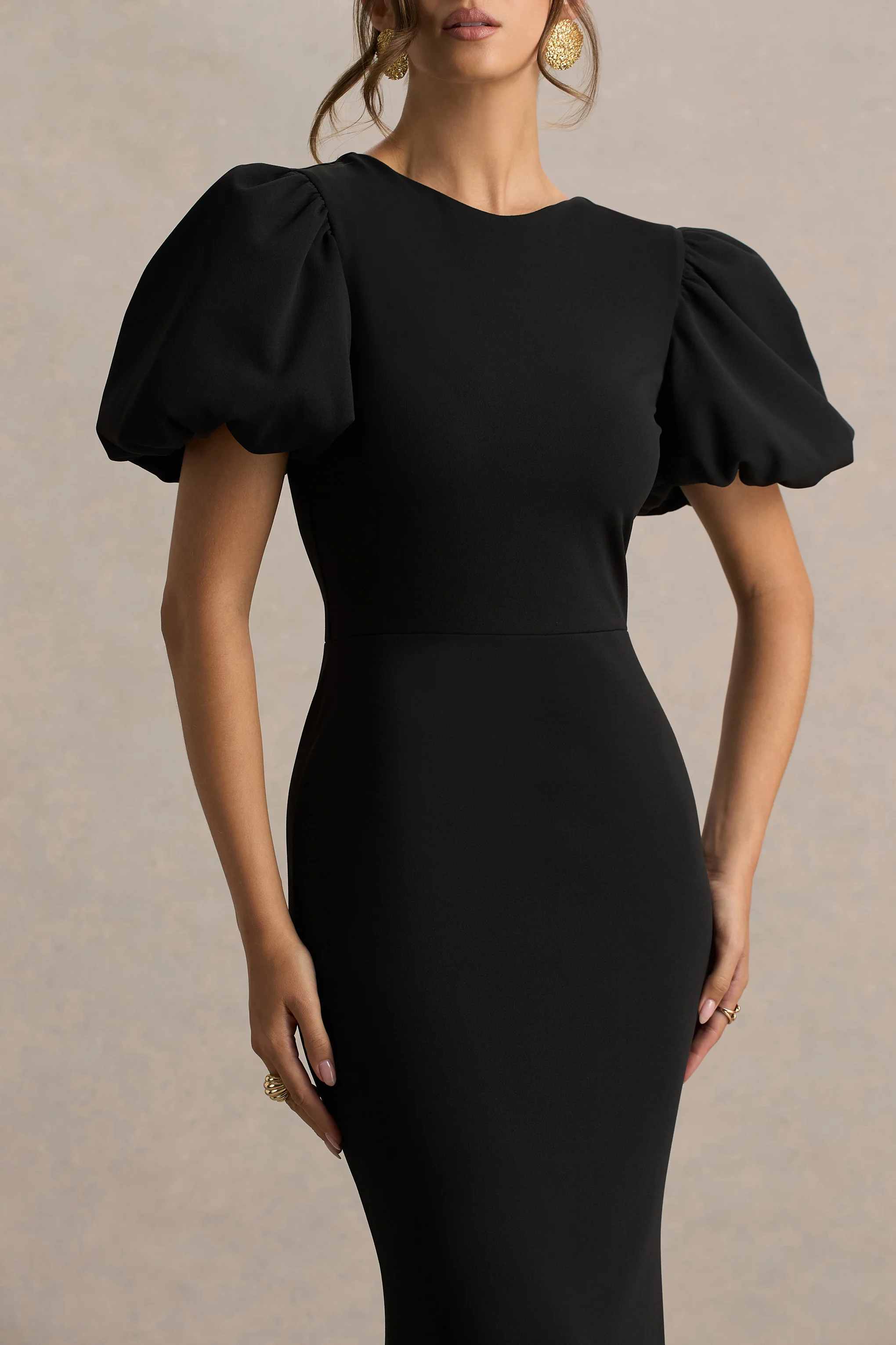Carolina | Schwarzes Maxikleid mit Puffärmeln und weißer Schleife - Image 5