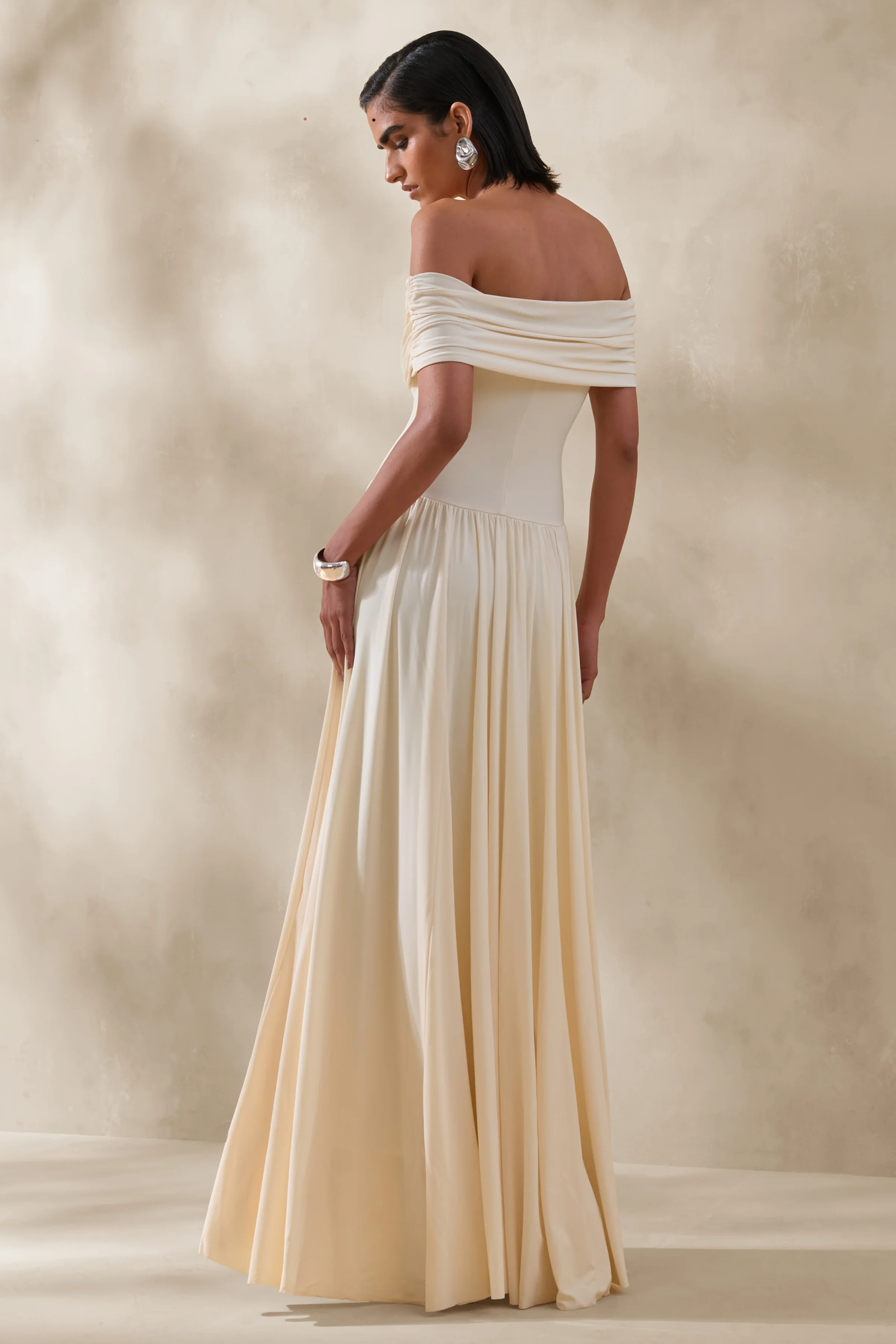 Cindie | Cremefarbenes Bardot-Maxikleid - Image 2
