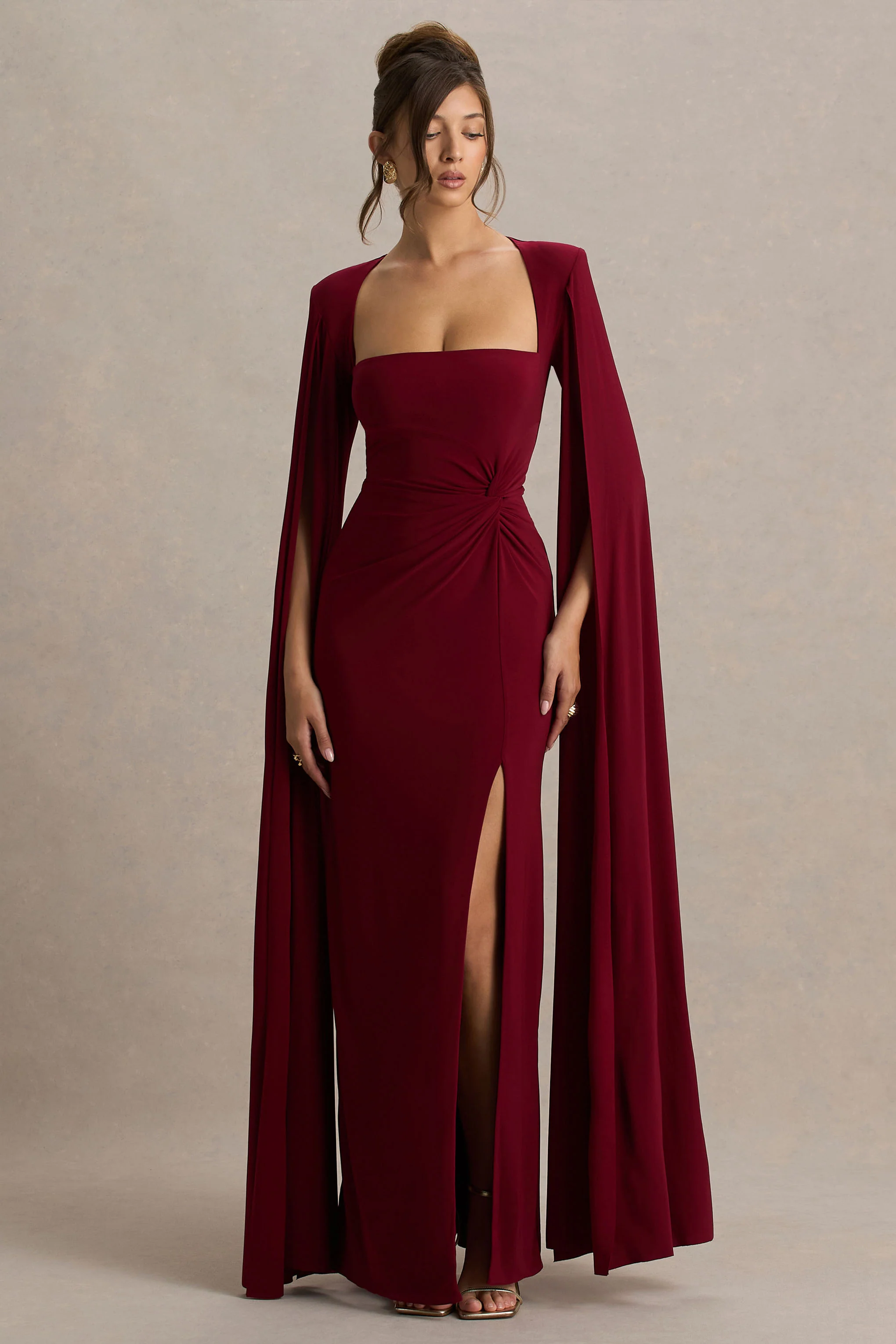 Claretta | Bordeauxfarbenes Maxikleid mit quadratischem Ausschnitt und gedrehtem Design - Image 3