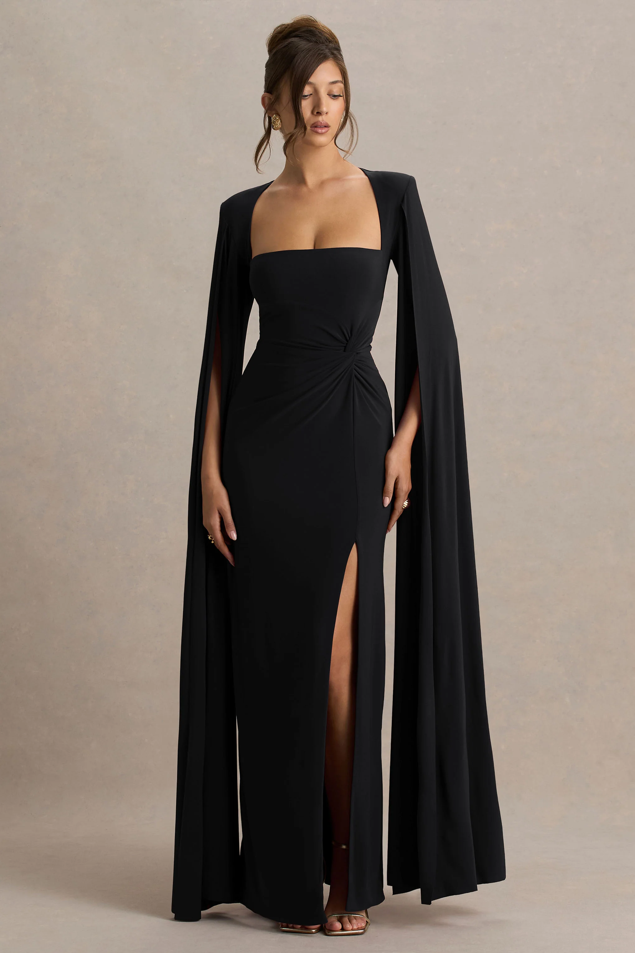 Claretta | Schwarzes Maxikleid mit quadratischem Ausschnitt und gedrehtem Design sowie Umhangärmeln. - Image 5