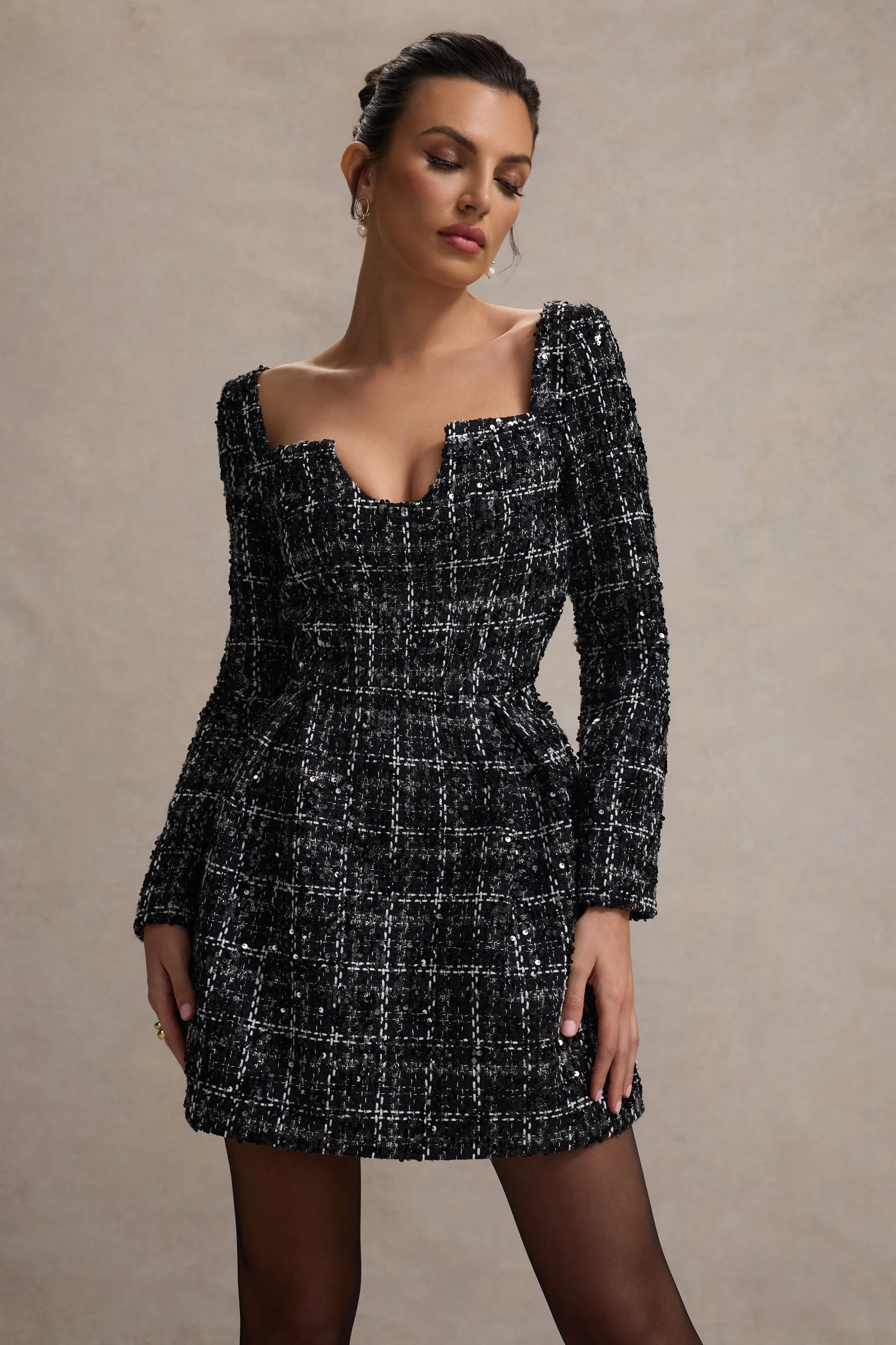 Contessa | Schwarzes Bouclé-Minikleid mit langen Ärmeln - Image 3