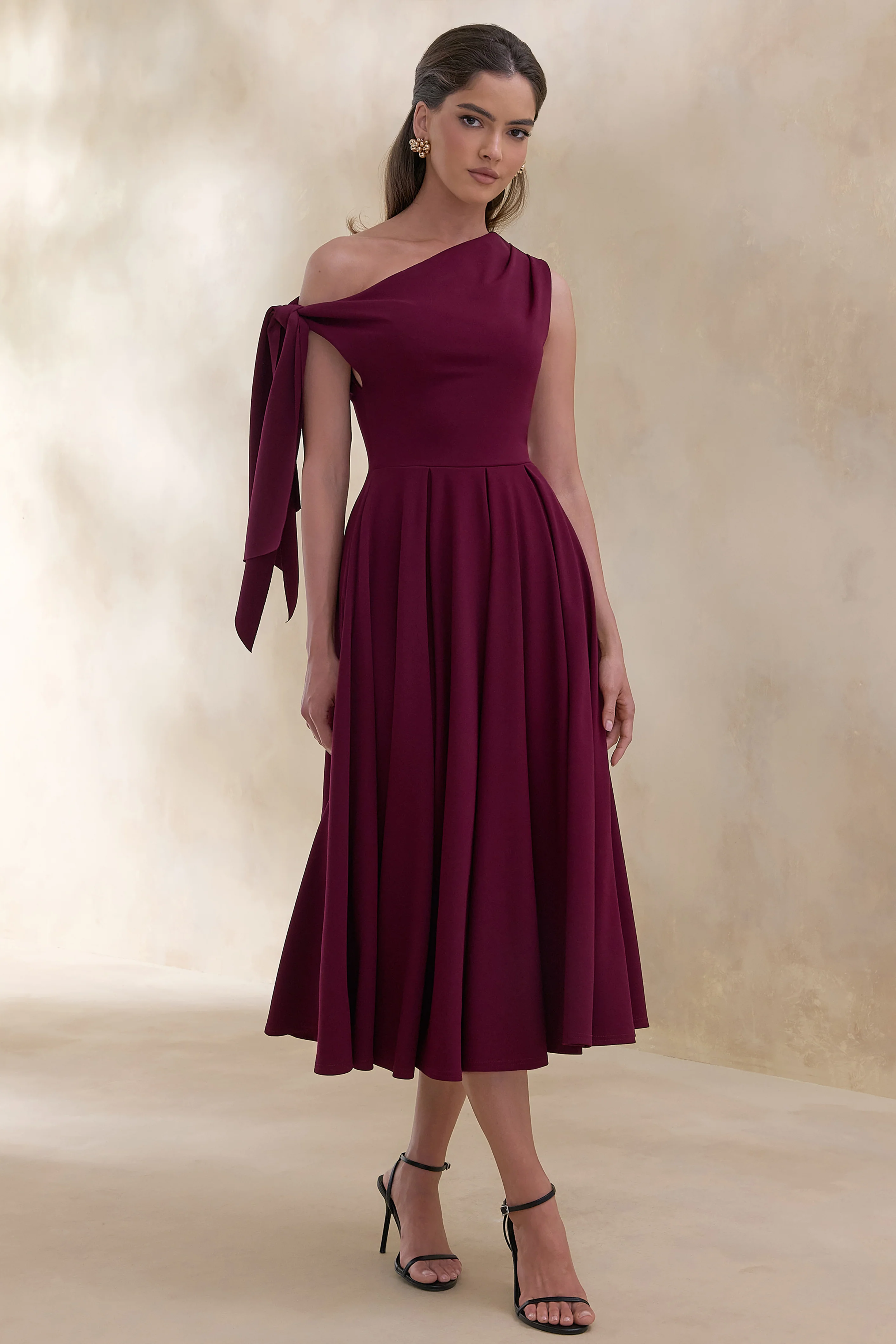 Daring | Burgunderfarbenes Midikleid mit asymmetrischem Ausschnitt und Knotendetail - Image 5