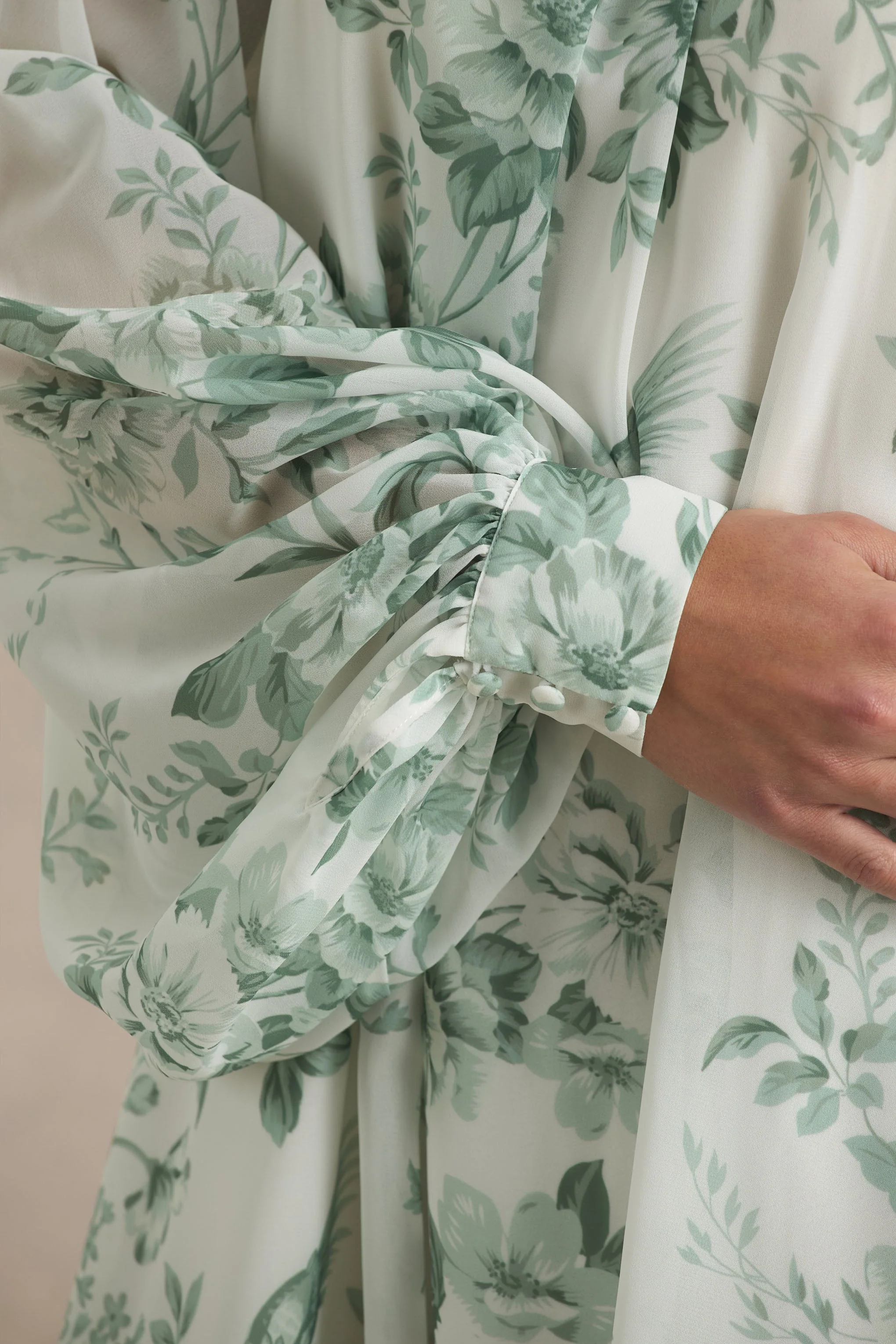 Delphia | Grünes Maxikleid mit Blumenmuster und hohem Ausschnitt - Image 7