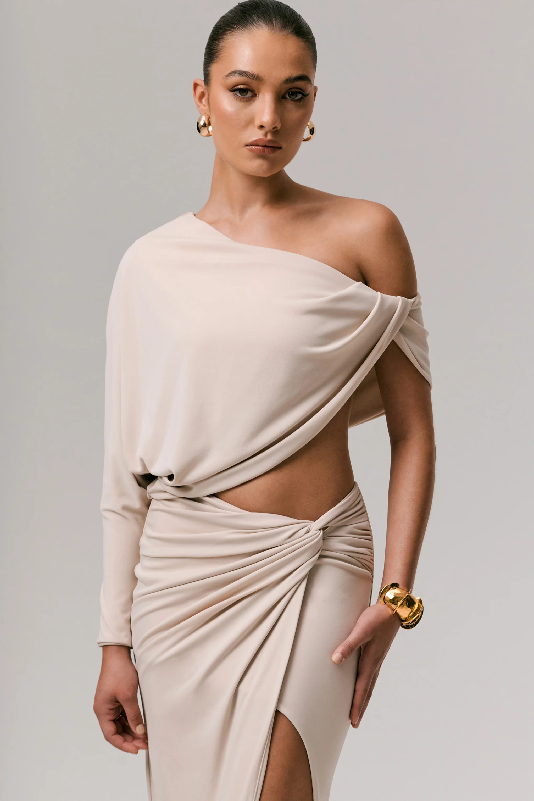 Dua | Steinfarbenes Asymmetrisches One-Shoulder-Top mit Drapierung - Image 4