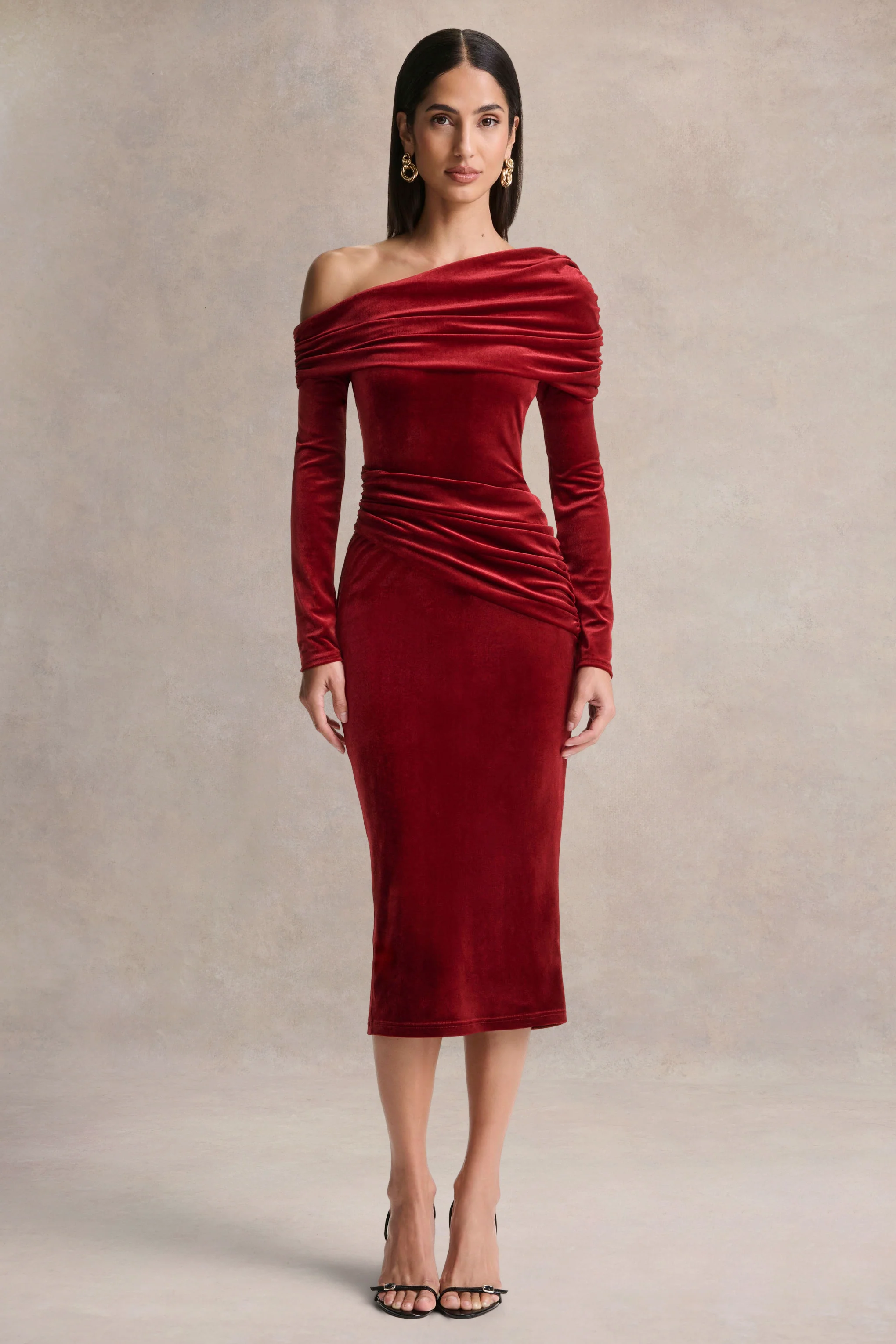 Eirene | Rotes Samt-Midikleid mit asymmetrischem Ausschnitt - Image 4