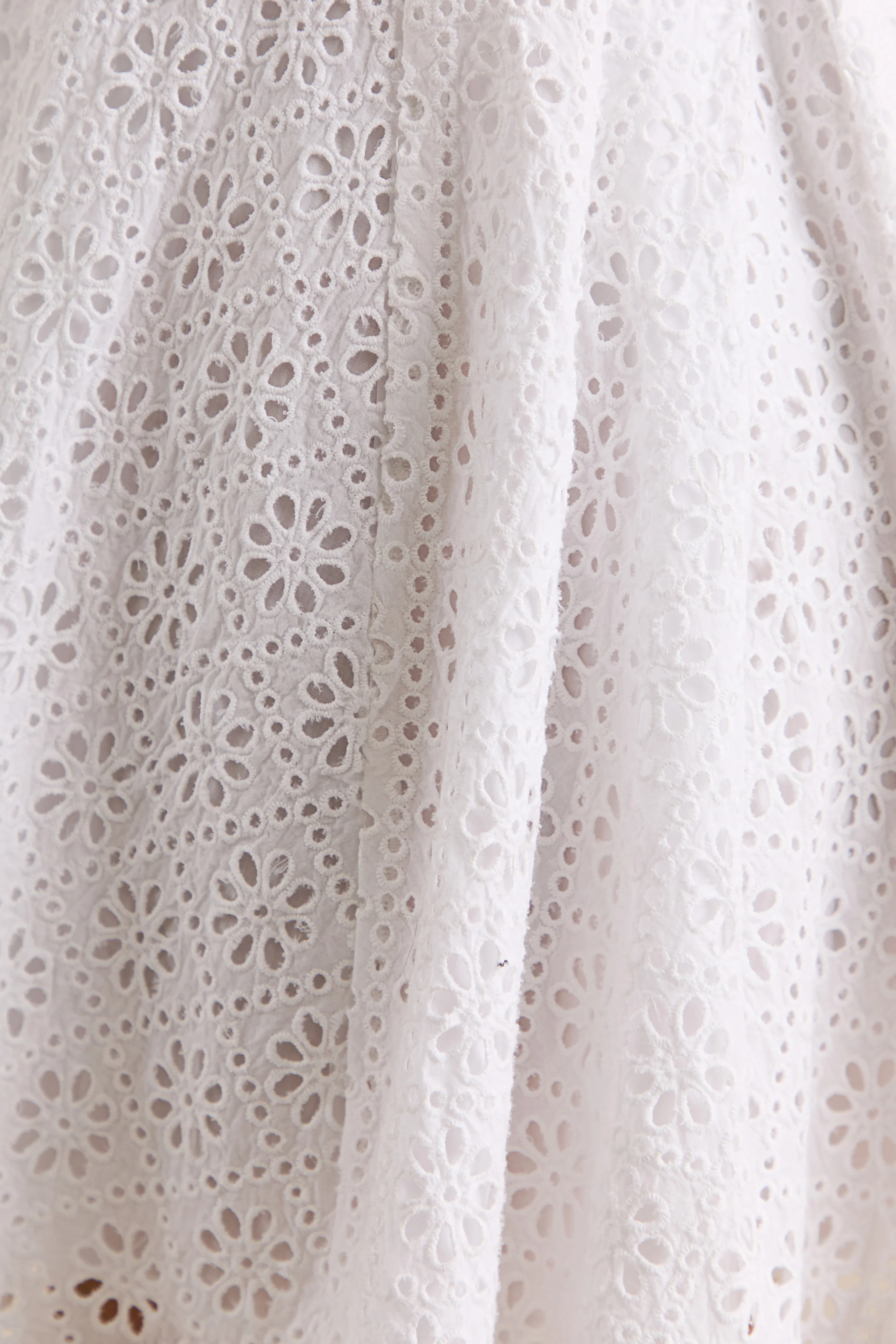Elina | Weißes Minikleid mit eckigem Ausschnitt und Schleifendetail - Image 8
