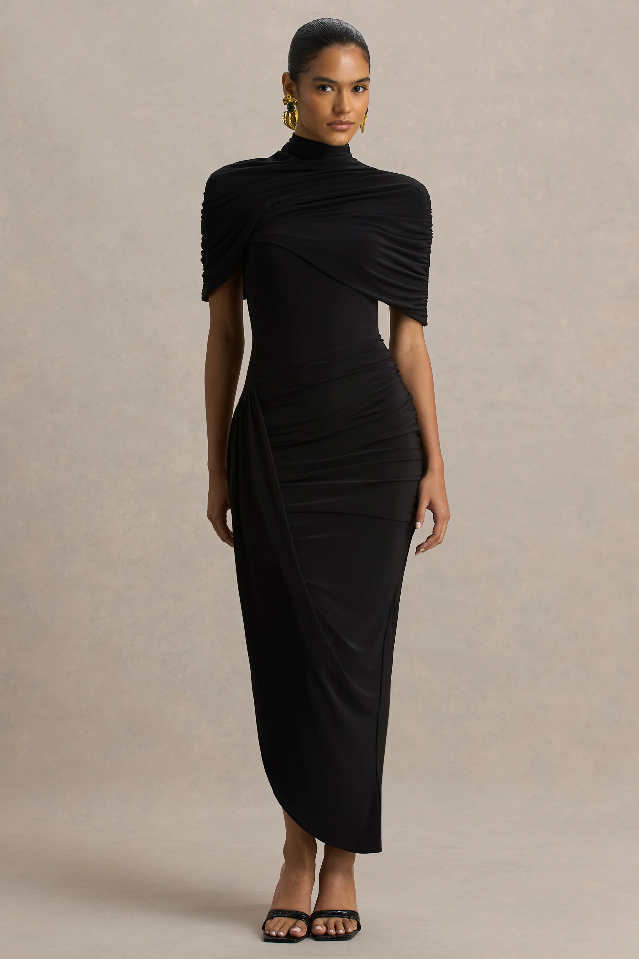 Enchant | Schwarzes Midikleid mit asymmetrischem Twist und Cape - Image 6