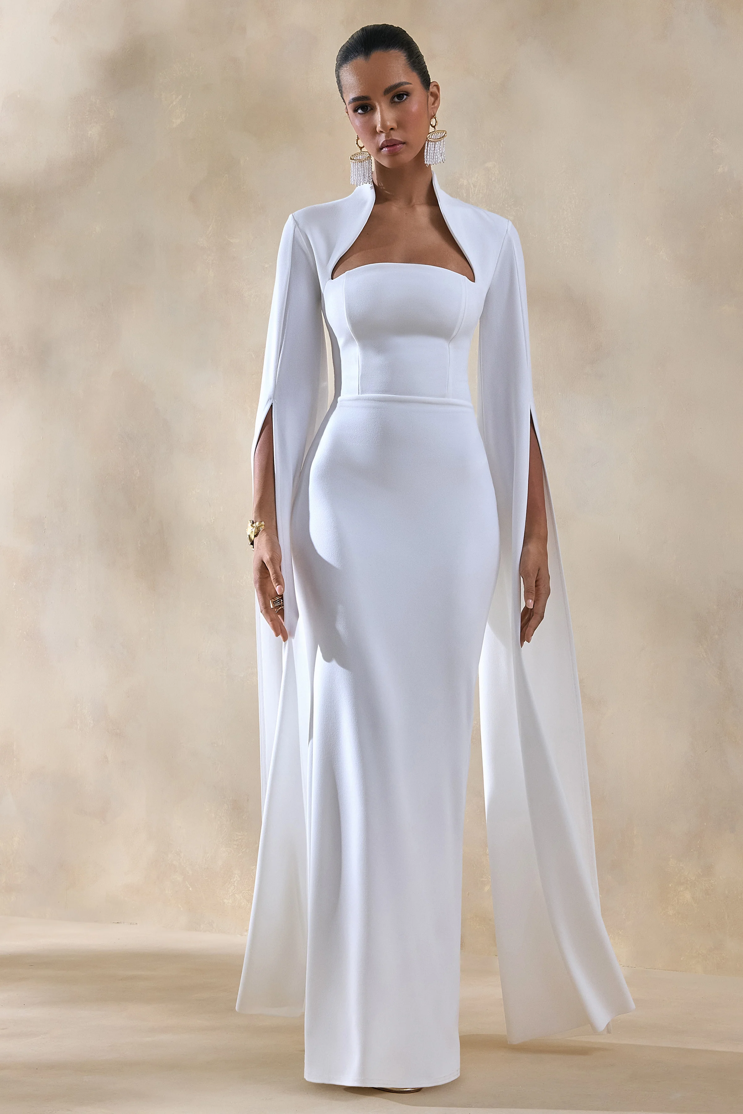Esme | Weißes Maxikleid mit eckigem Ausschnitt und Cape-Ärmeln - Image 5
