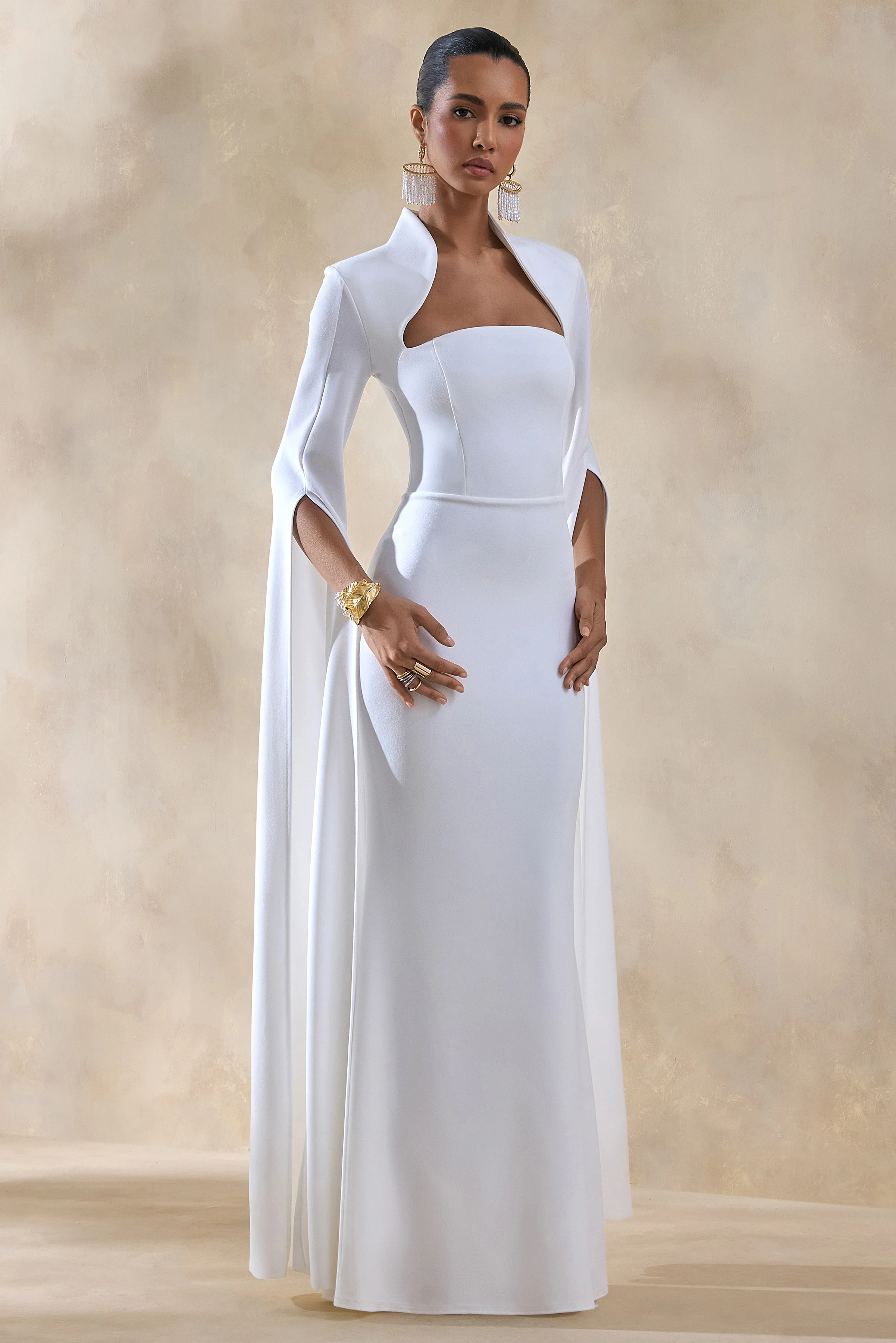 Esme | Weißes Maxikleid mit eckigem Ausschnitt und Cape-Ärmeln - Image 6