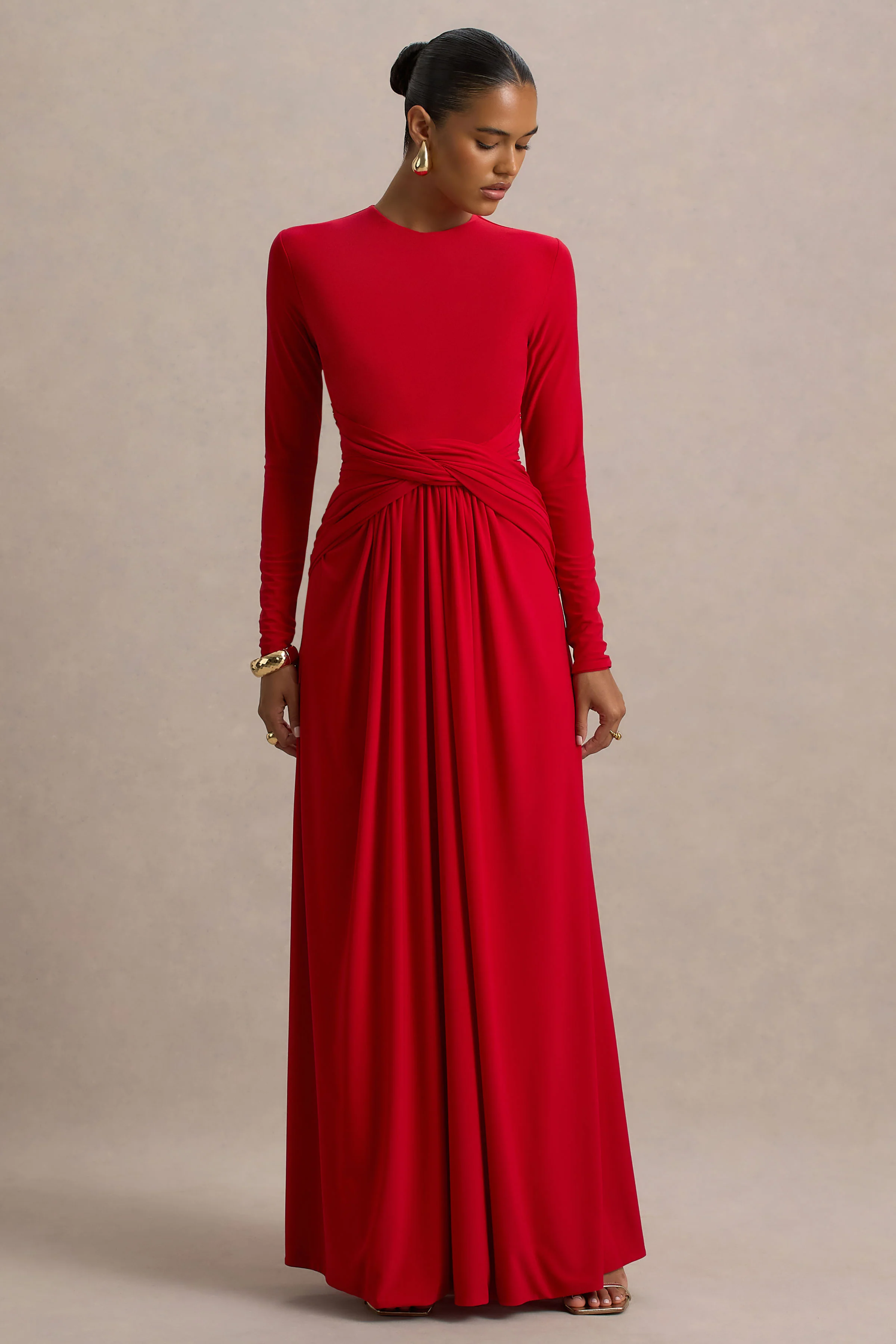Estrella | Rotes Maxikleid mit hohem Kragen und Raffung - Image 5