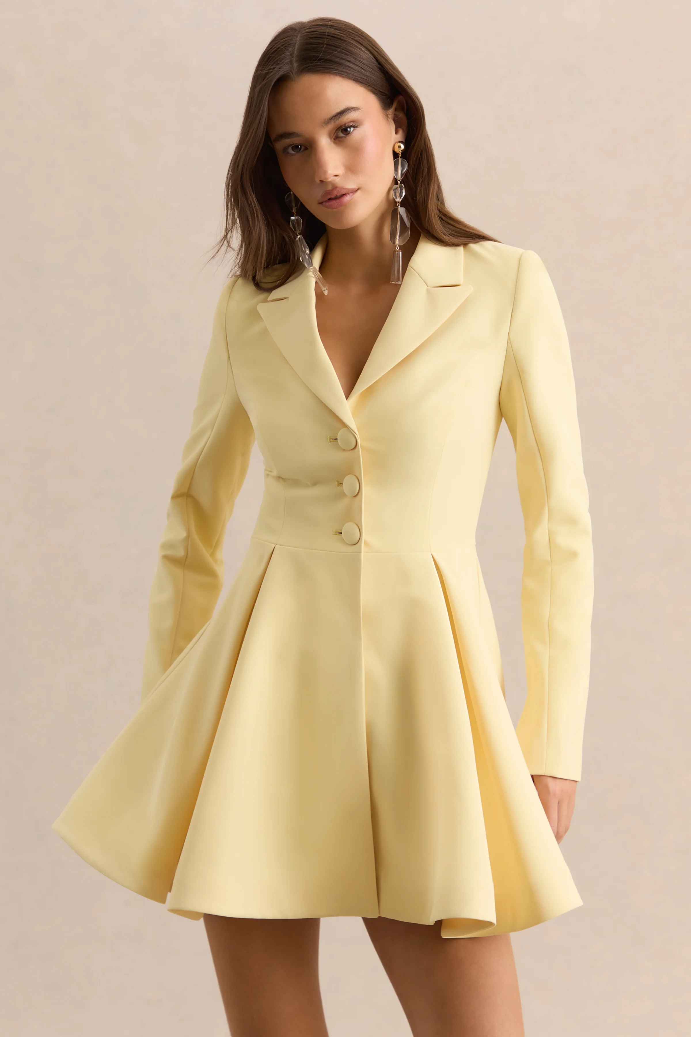 Etherea | Zitronengelbes Minikleid mit tiefem Ausschnitt - Image 3