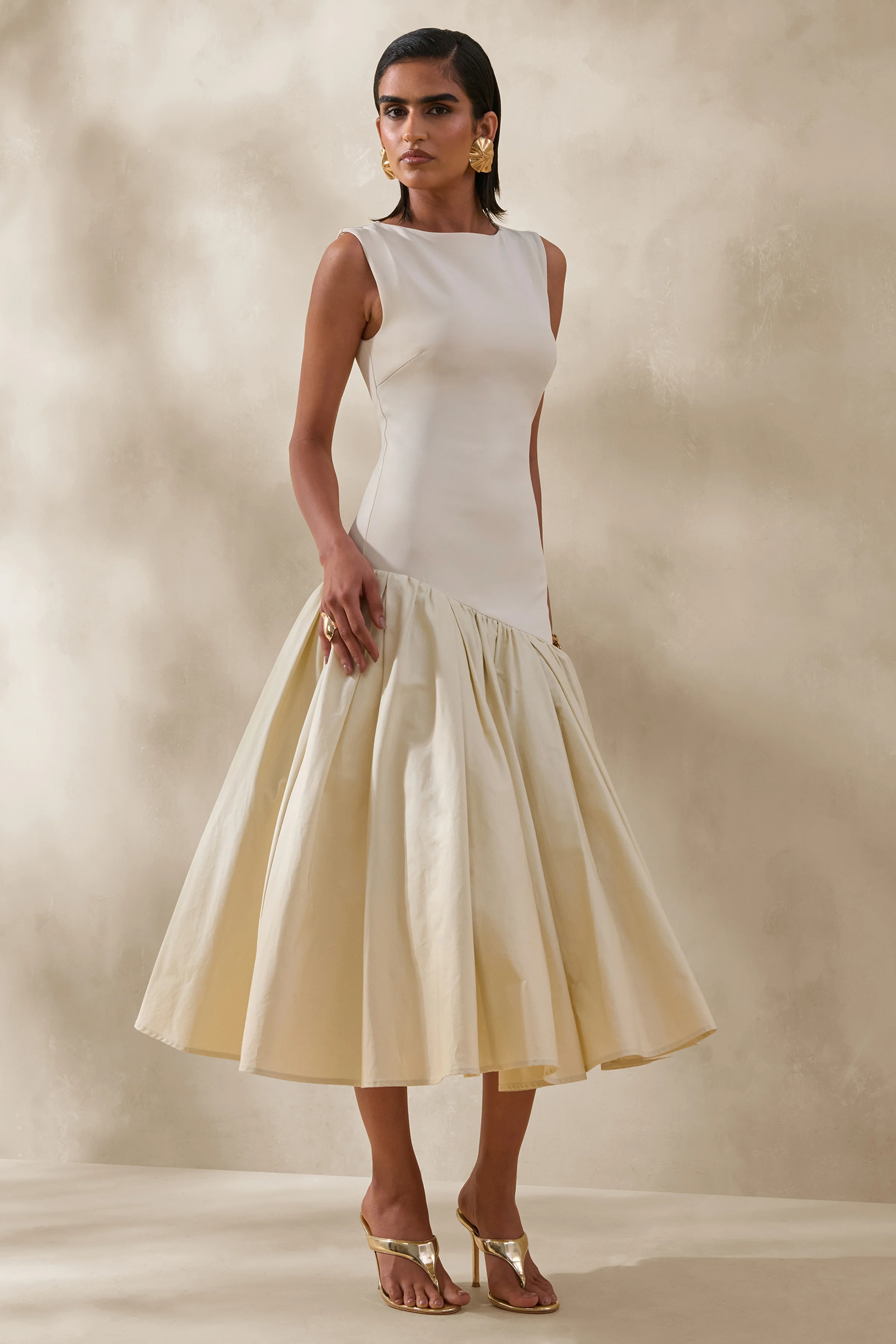 Fantasia | Cremefarbenes Midikleid mit U-Boot-Ausschnitt und asymmetrischer Taille - Image 2