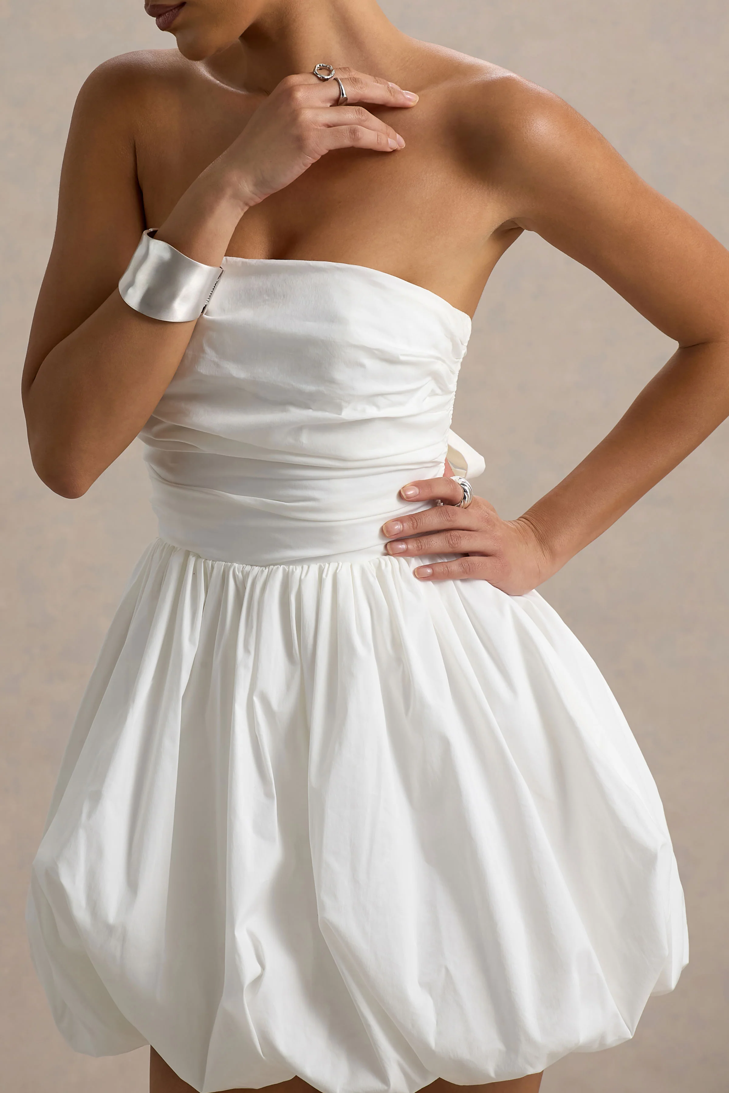 Faye | Weißes Bandeau-Minikleid mit Raffung - Image 3