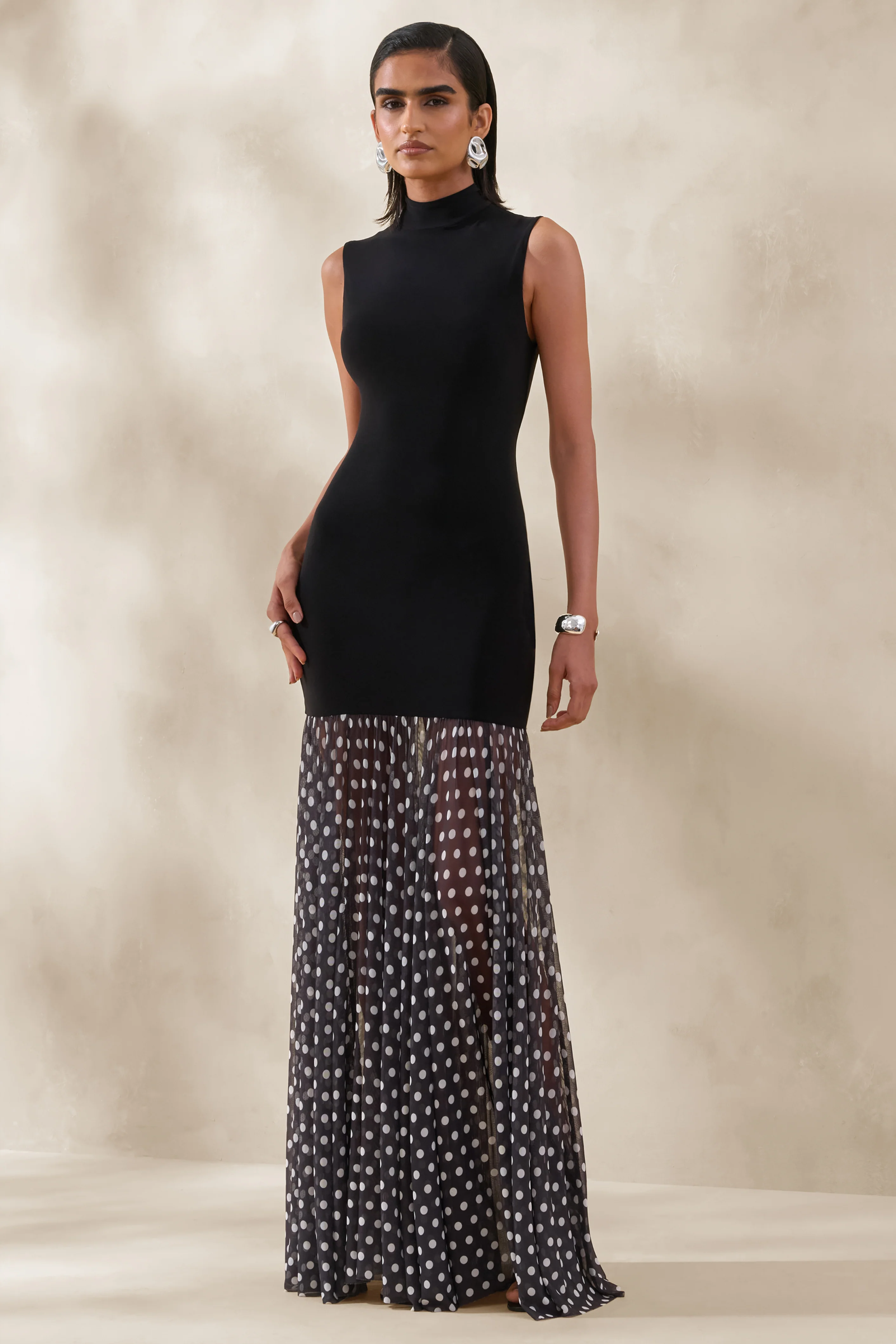 Felina | Schwarzes Maxikleid mit hohem Ausschnitt und transparentem Rock - Image 4