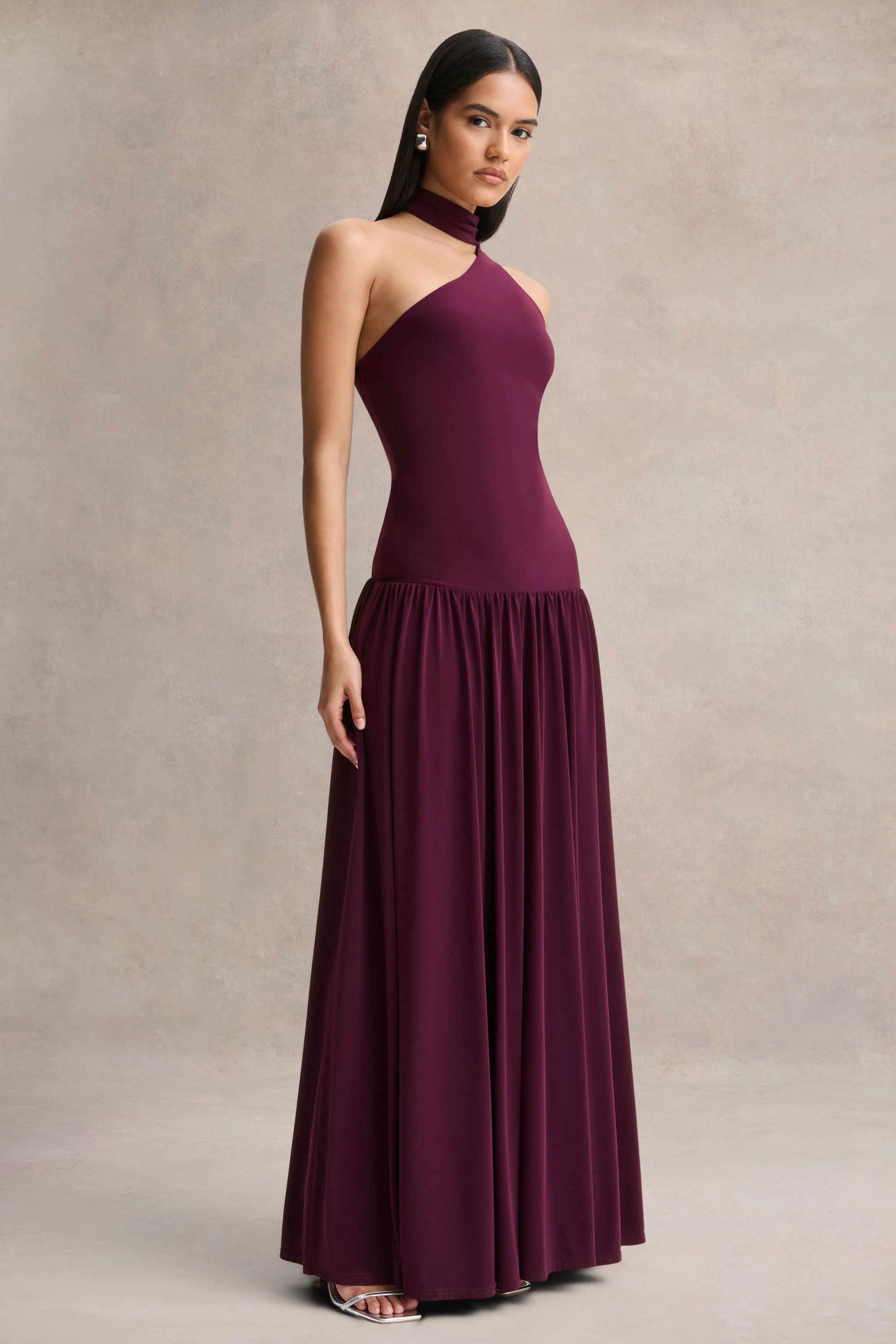 Freesia | Pflaumenfarbenes Maxikleid mit asymmetrischem Ausschnitt und Schal-Detail - Image 5