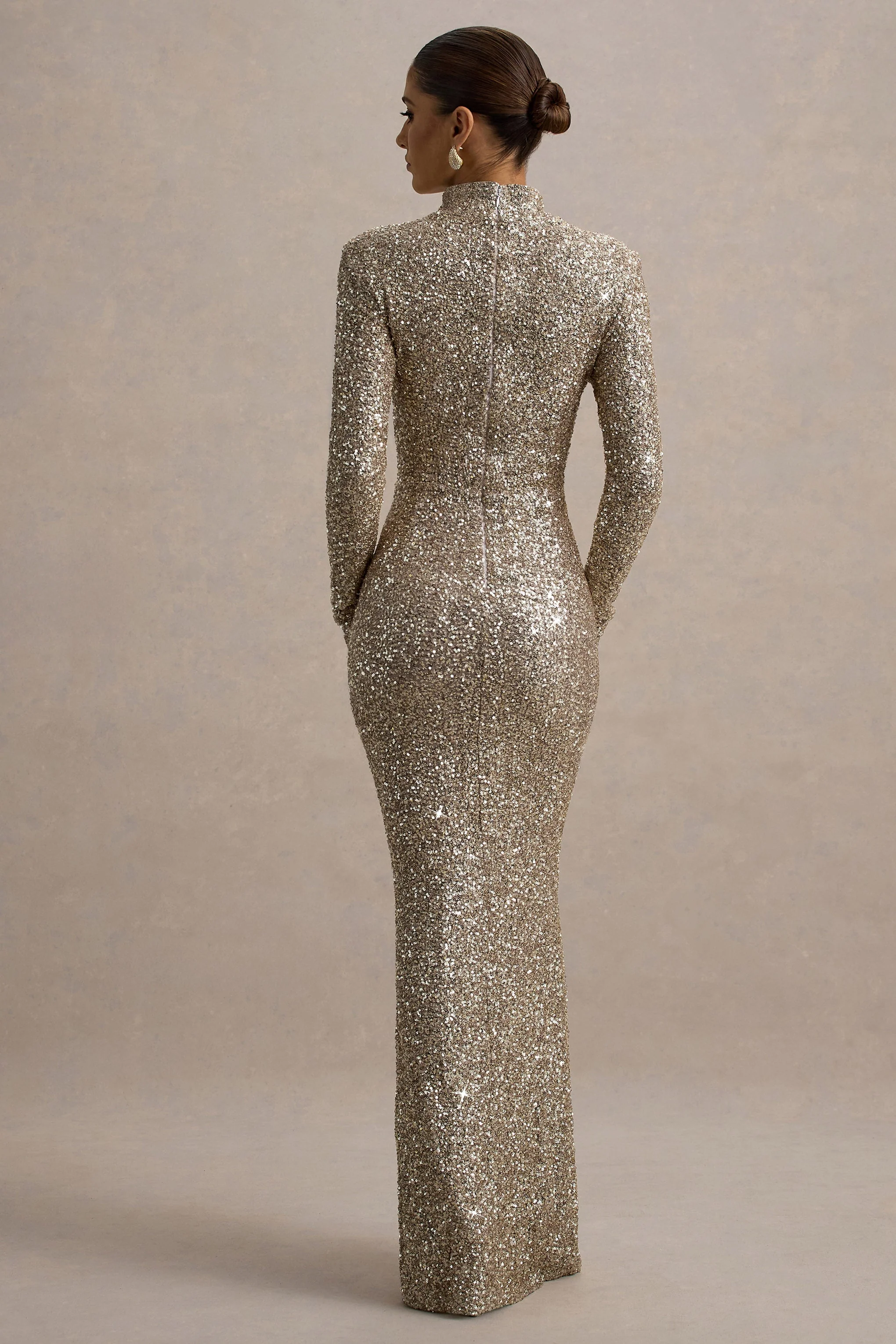 Galaxy | Champagnerfarbenes Paillettentop-Maxikleid mit Turtleneck und langen Ärmeln - Image 2