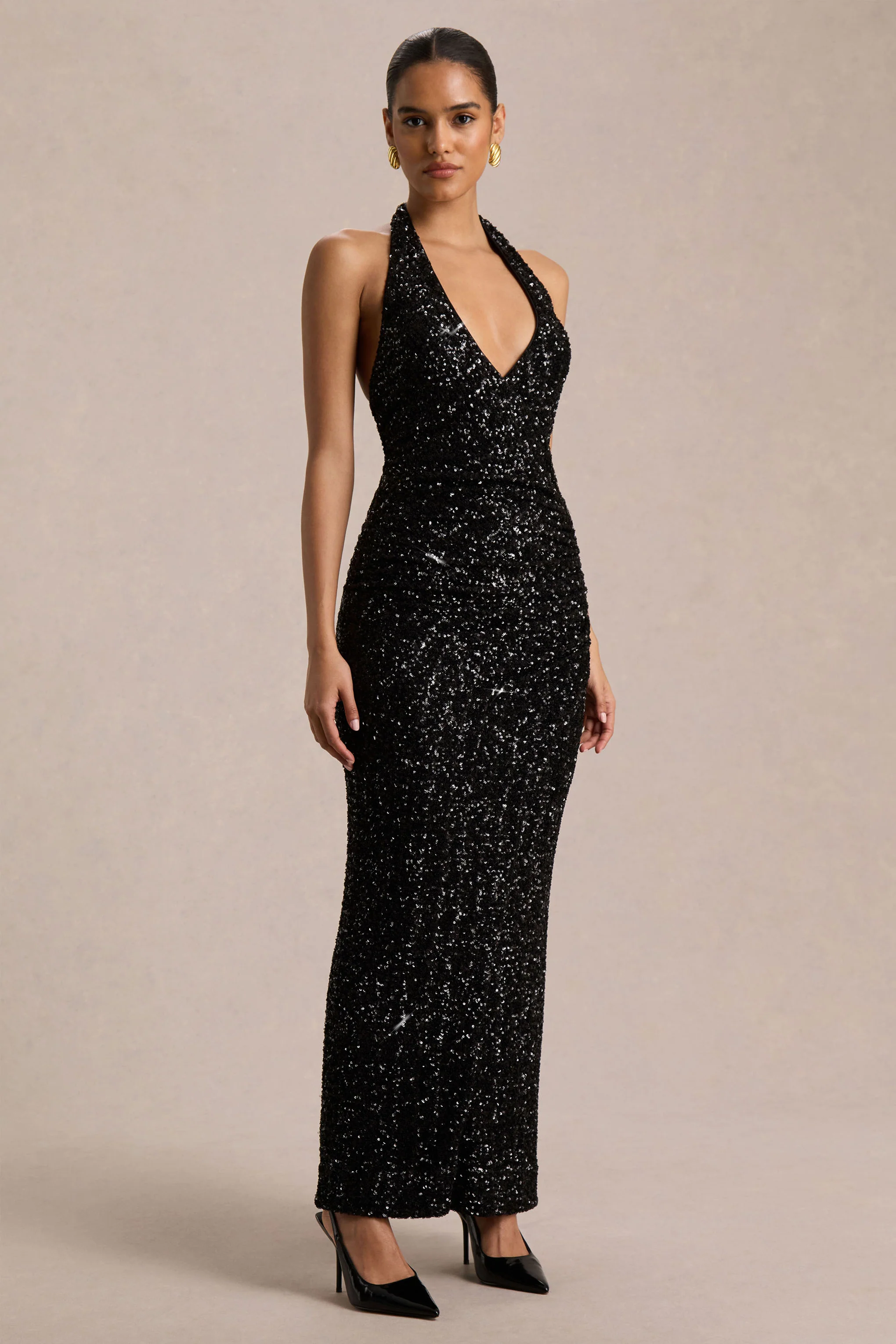 Gio | Schwarzes Maxikleid aus Pailletten mit tiefem Ausschnitt, Wickeldesign und Raffung - Image 4