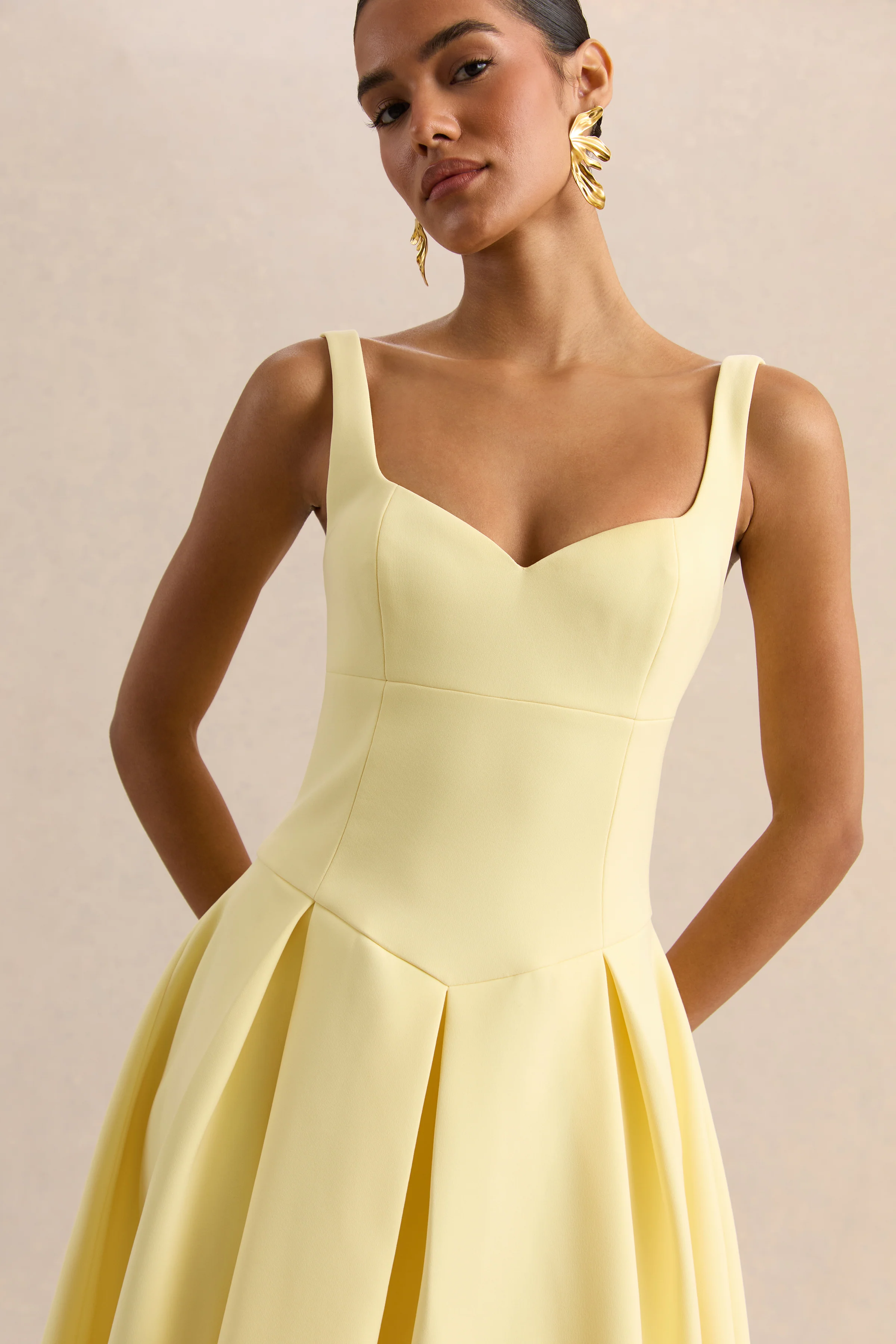 Greta | Zitronengelbes Midikleid mit herzförmigem Ausschnitt - Image 6