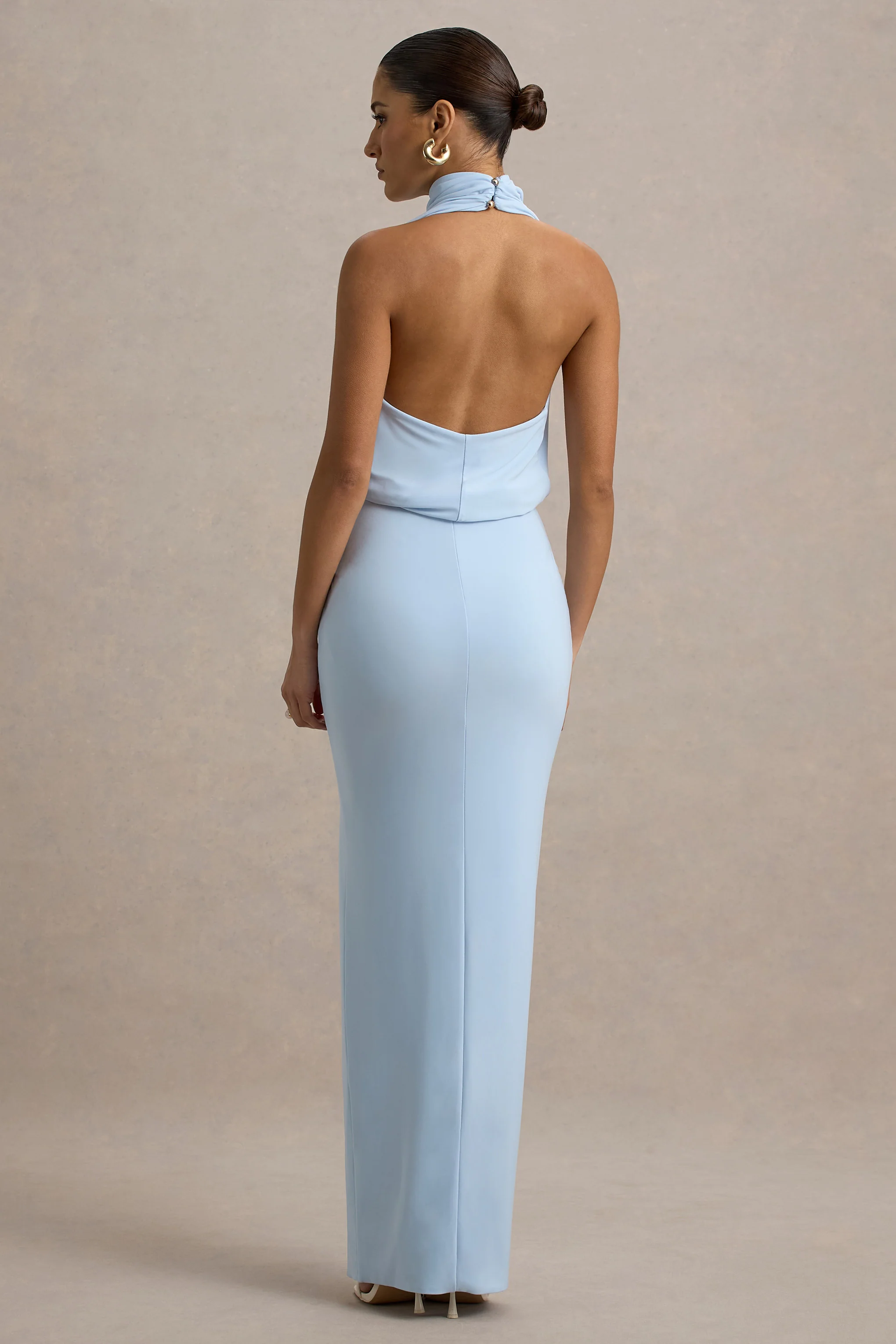 Hayden | Blaues Maxikleid mit hohem Kragen, Drapierung und Schlitz. - Image 2