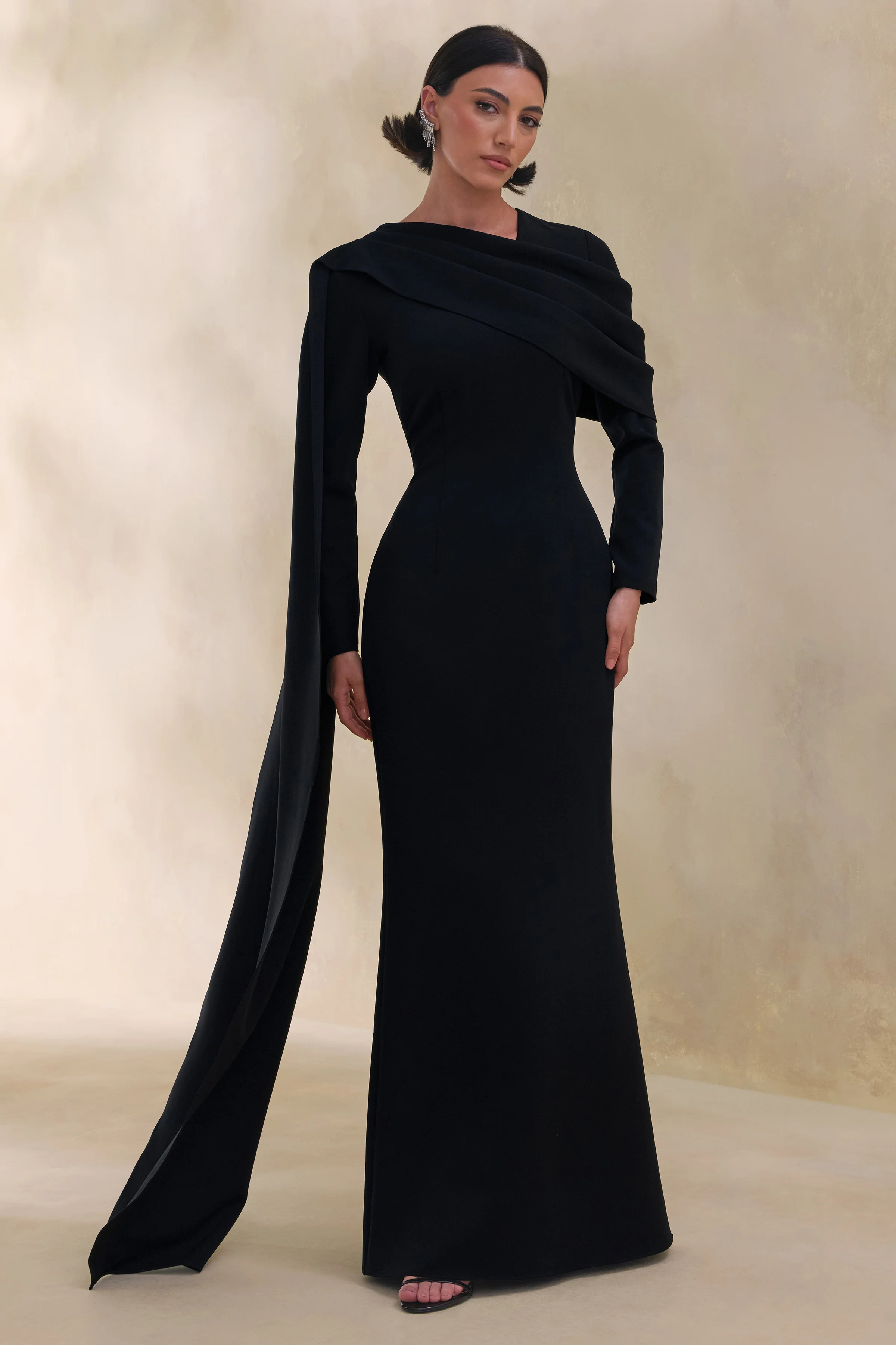 Heliora | Schwarzes Maxikleid aus Crêpe mit V-Ausschnitt und Schärpe - Image 6