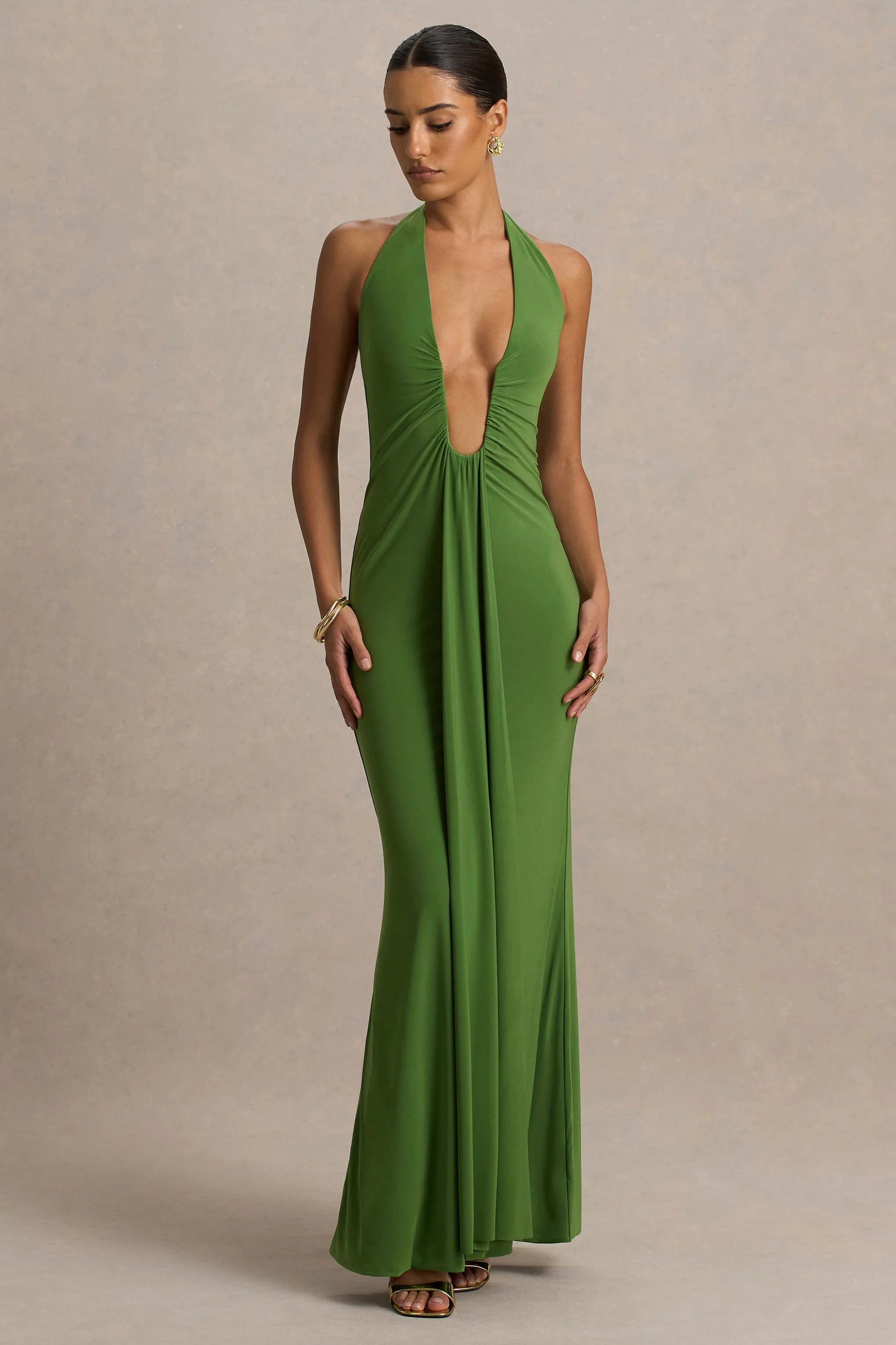 Hera | Grünes Maxikleid mit tiefem Ausschnitt und Raffung. - Image 5