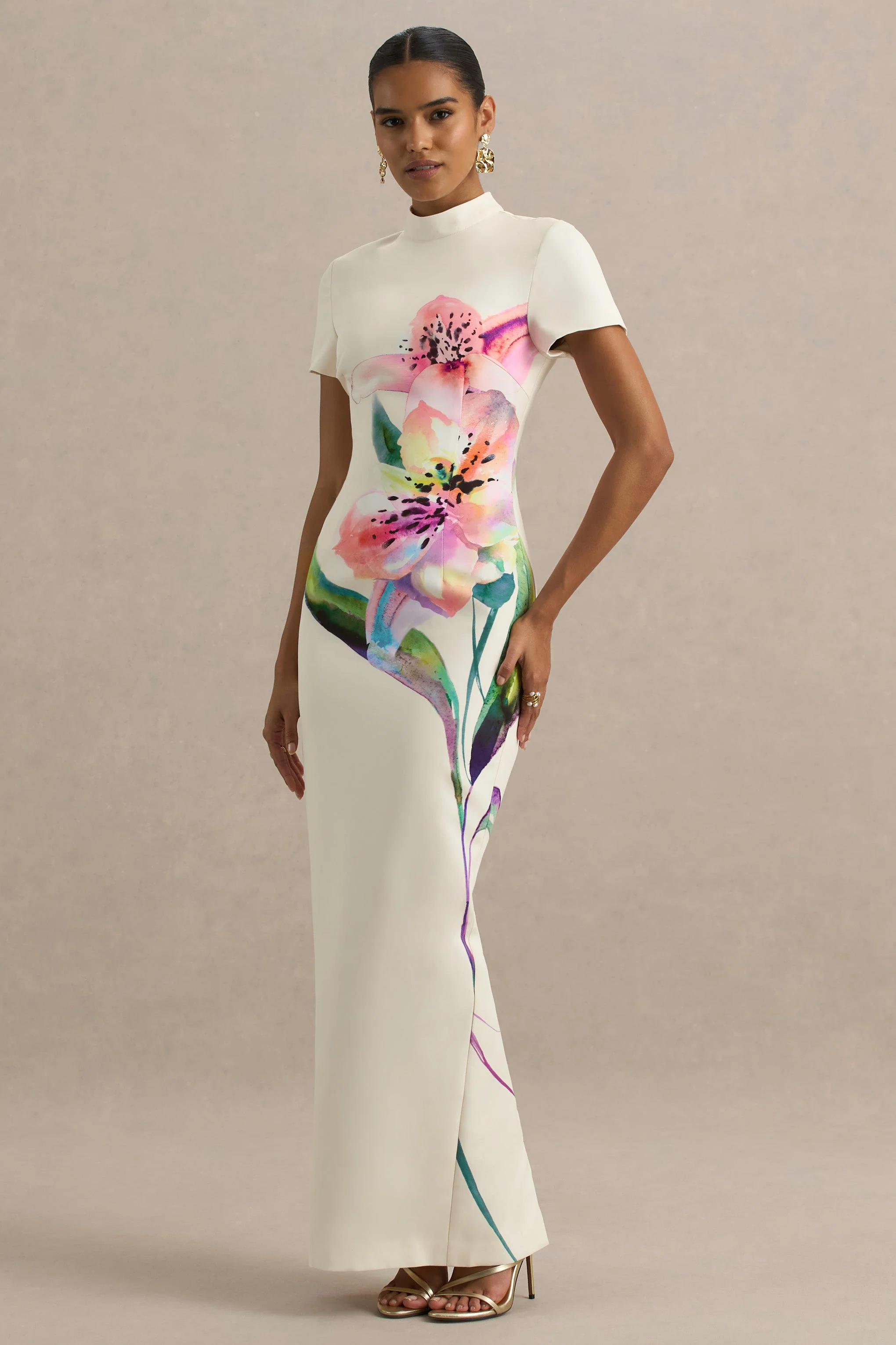 Hessie | Weißes Maxikleid mit hohem Kragen und Lilienprint - Image 3