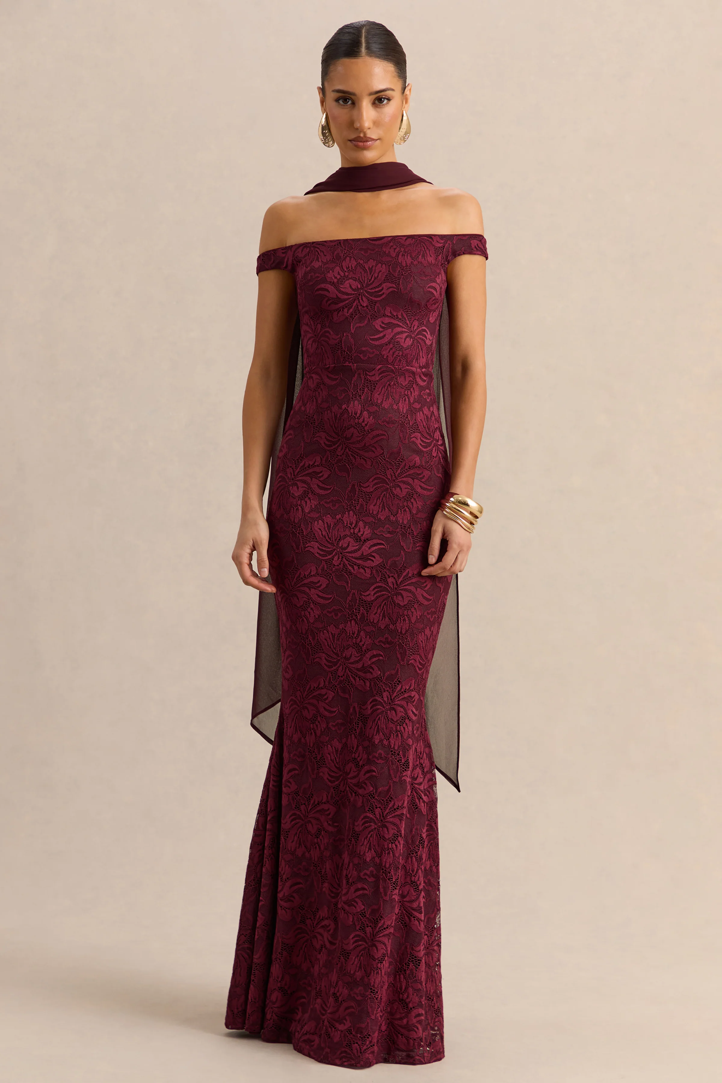 Iselle | Burgunderrotes Maxikleid aus Spitze mit Bardot-Ausschnitt und Schal-Detail - Image 5