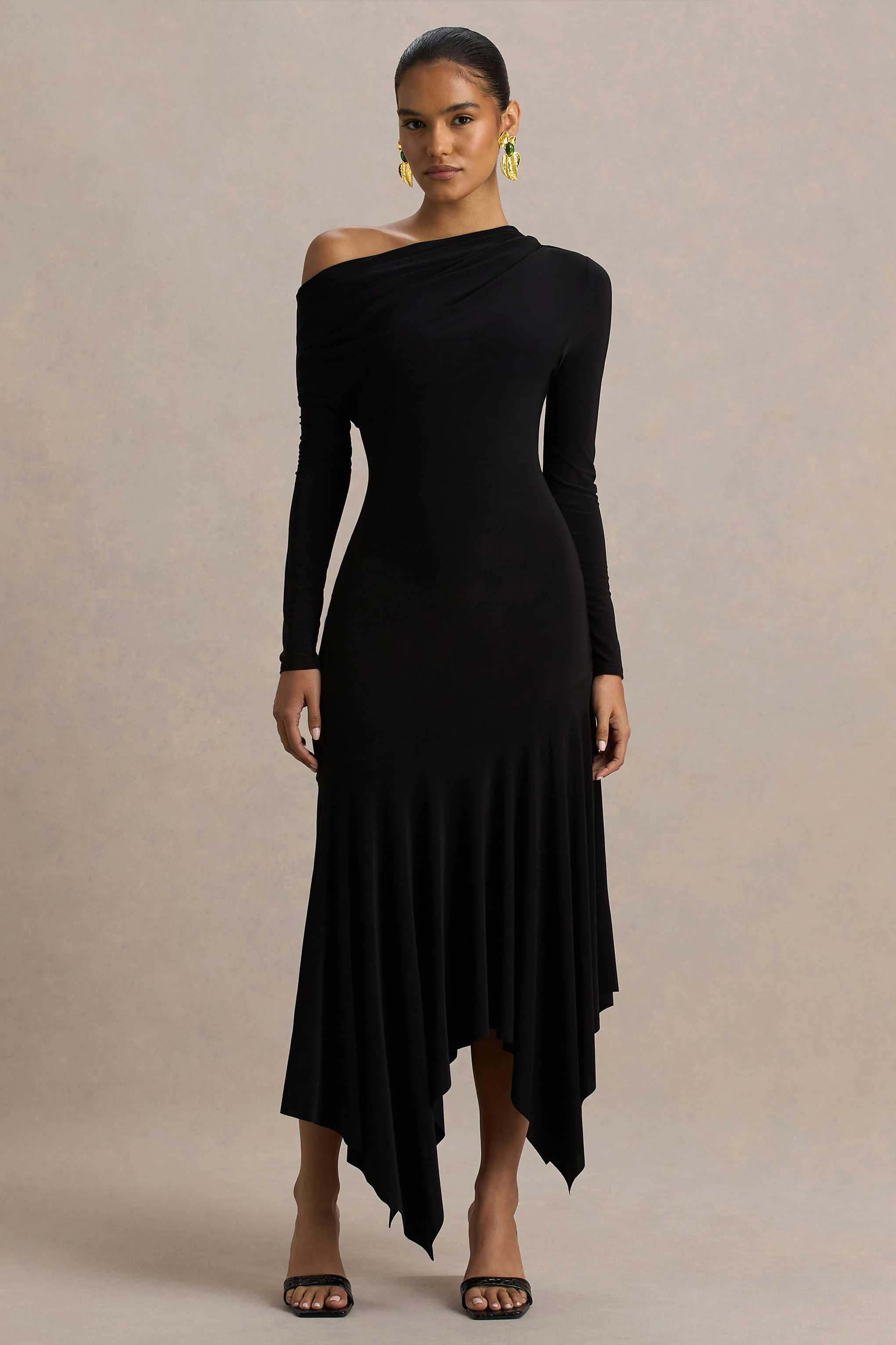 Isola | Schwarzes Midikleid mit asymmetrischem Ausschnitt und tiefer Taille - Image 5