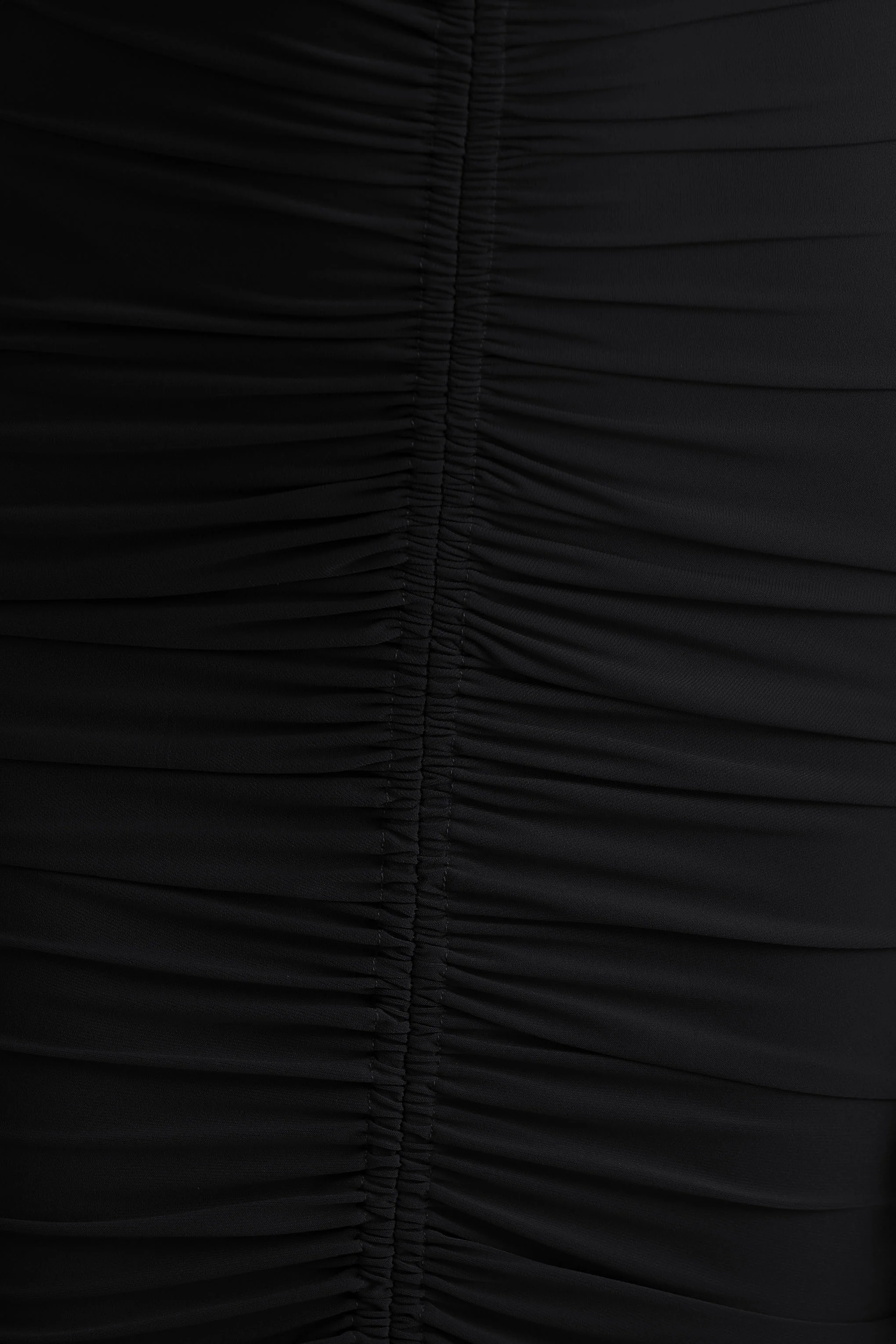 Jewel | Schwarzes Maxikleid mit tiefem Ausschnitt, Frontschlitz und Raffung - Image 6