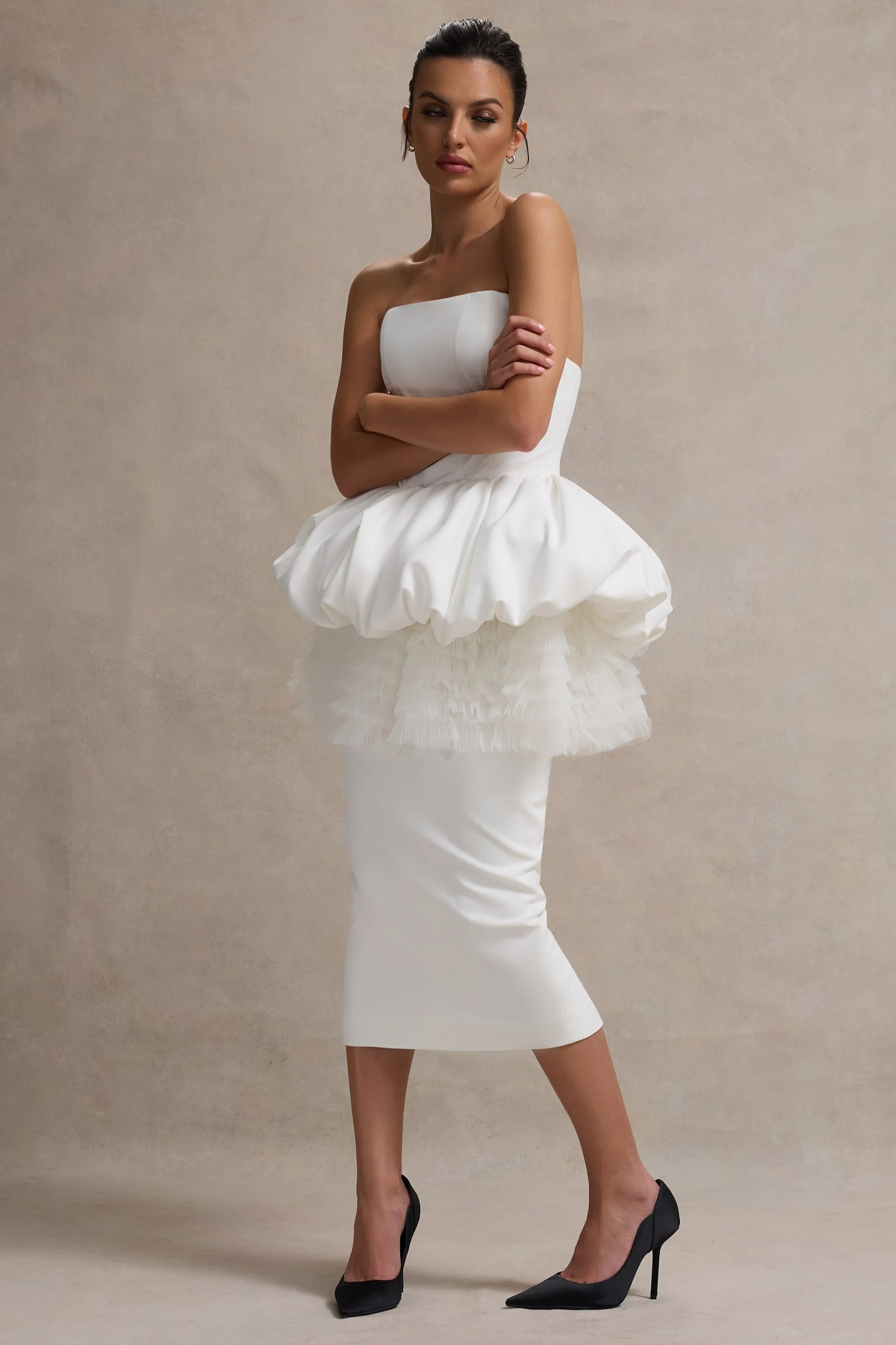 Jones | Weißes schulterfreies Midikleid mit Tüll-Peplum-Taille - Image 7