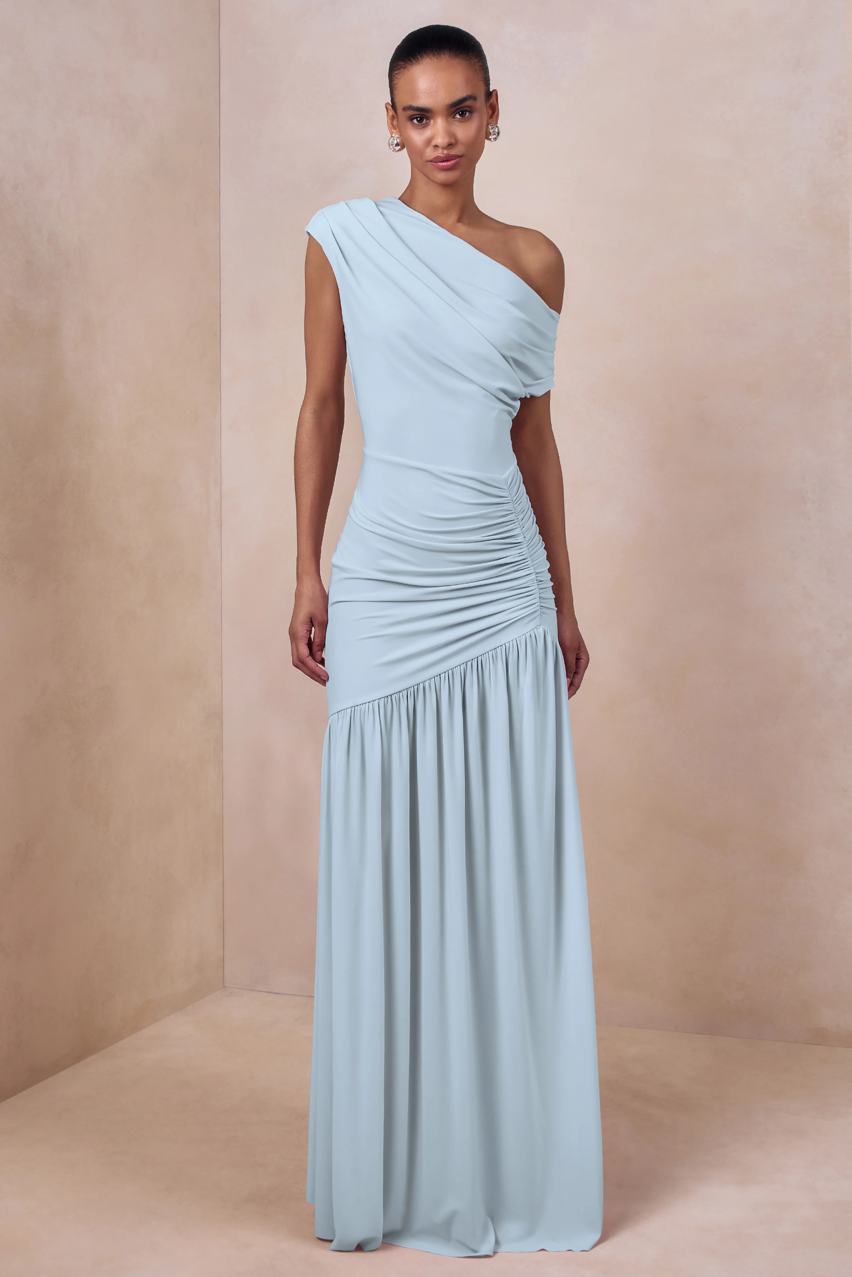 Kady | Puderblaues Maxikleid aus Jersey mit asymmetrischem Ausschnitt und Raffungen - Image 4