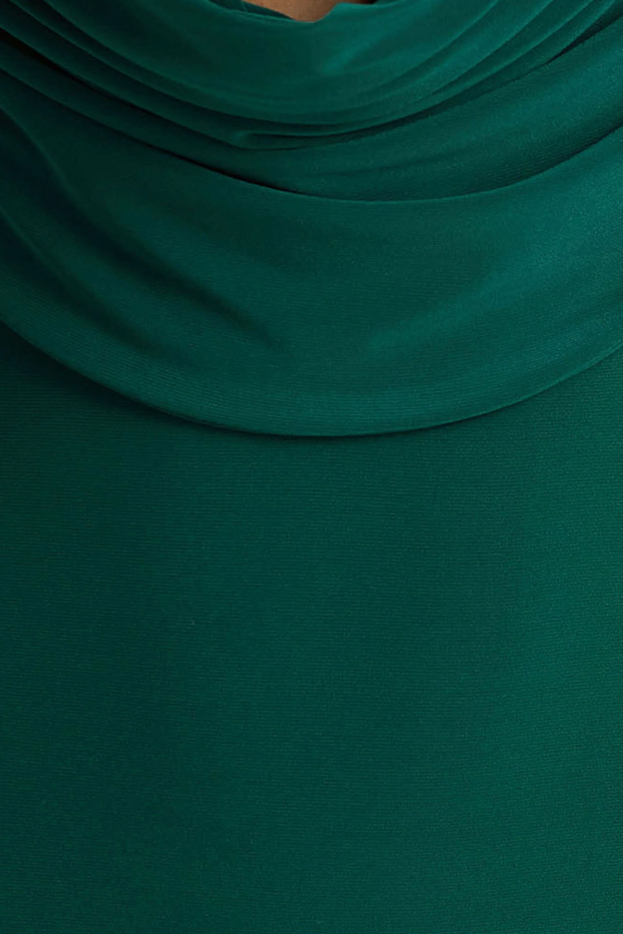 Kaylee | Flaschengrünes Maxikleid mit Wasserfallausschnitt und Drapierungsdetails - Image 6