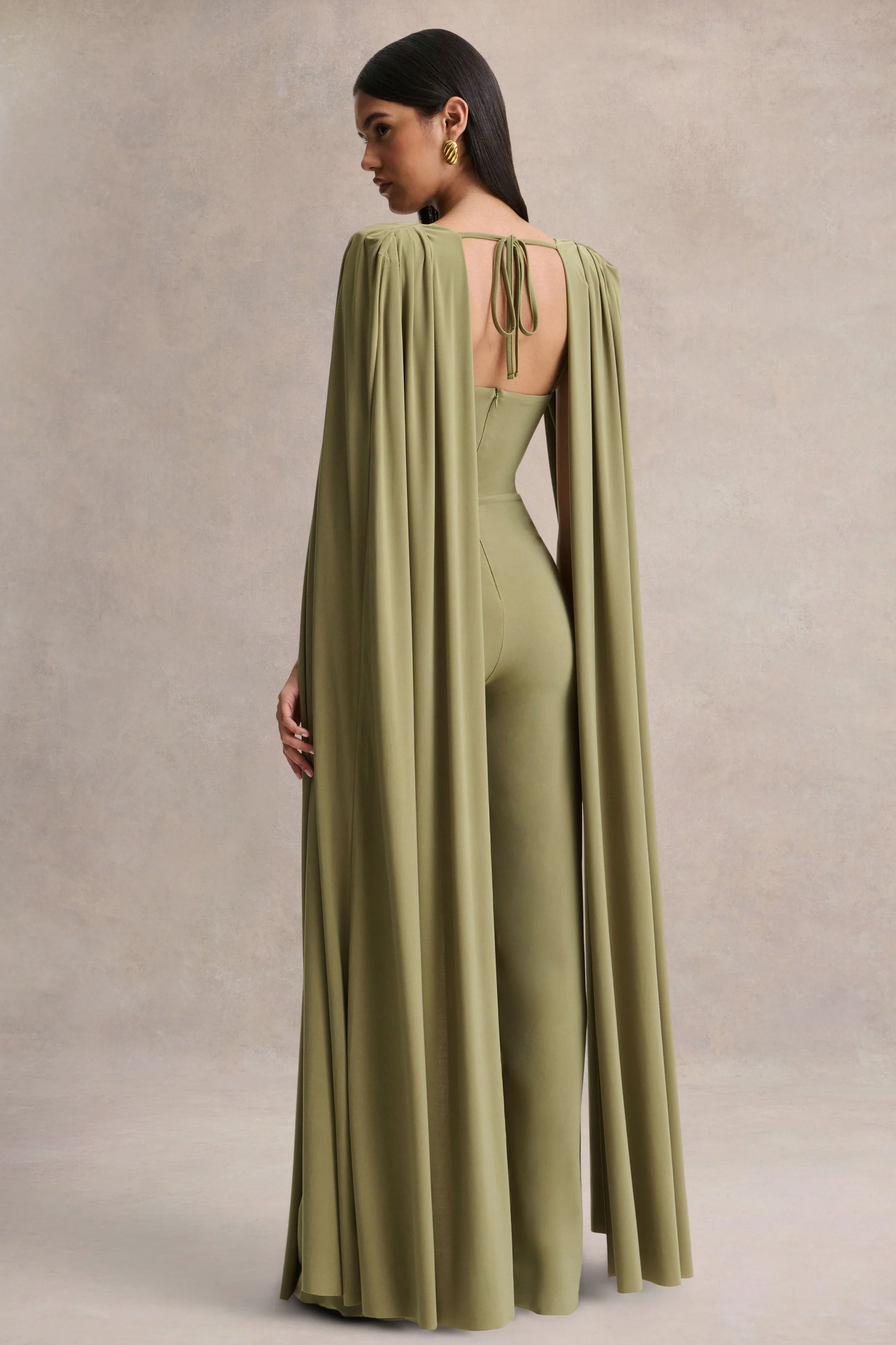 Labina | Grüner Jumpsuit mit tiefem Ausschnitt und Cape-Ärmeln - Image 3
