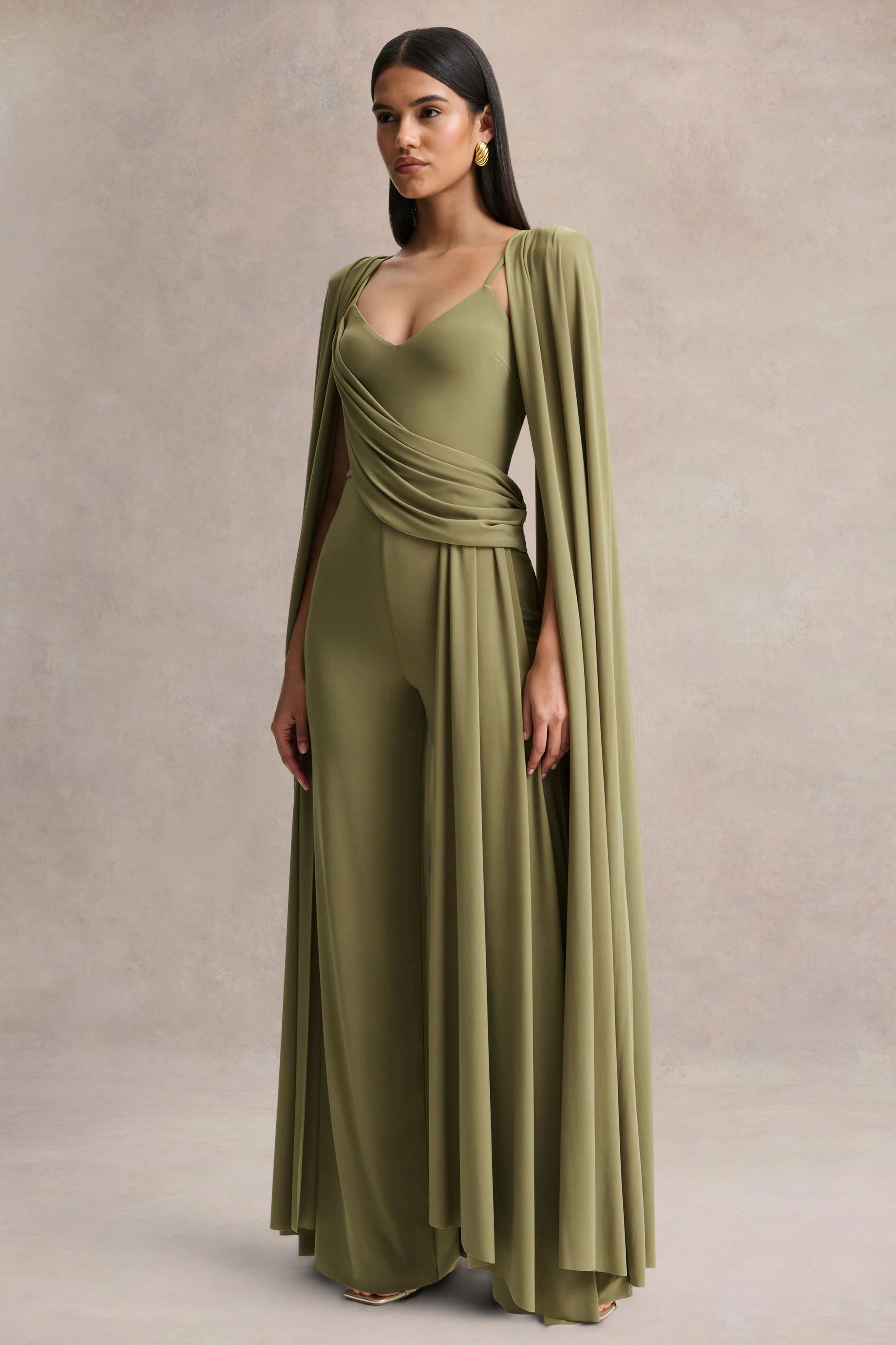 Labina | Grüner Jumpsuit mit tiefem Ausschnitt und Cape-Ärmeln - Image 6