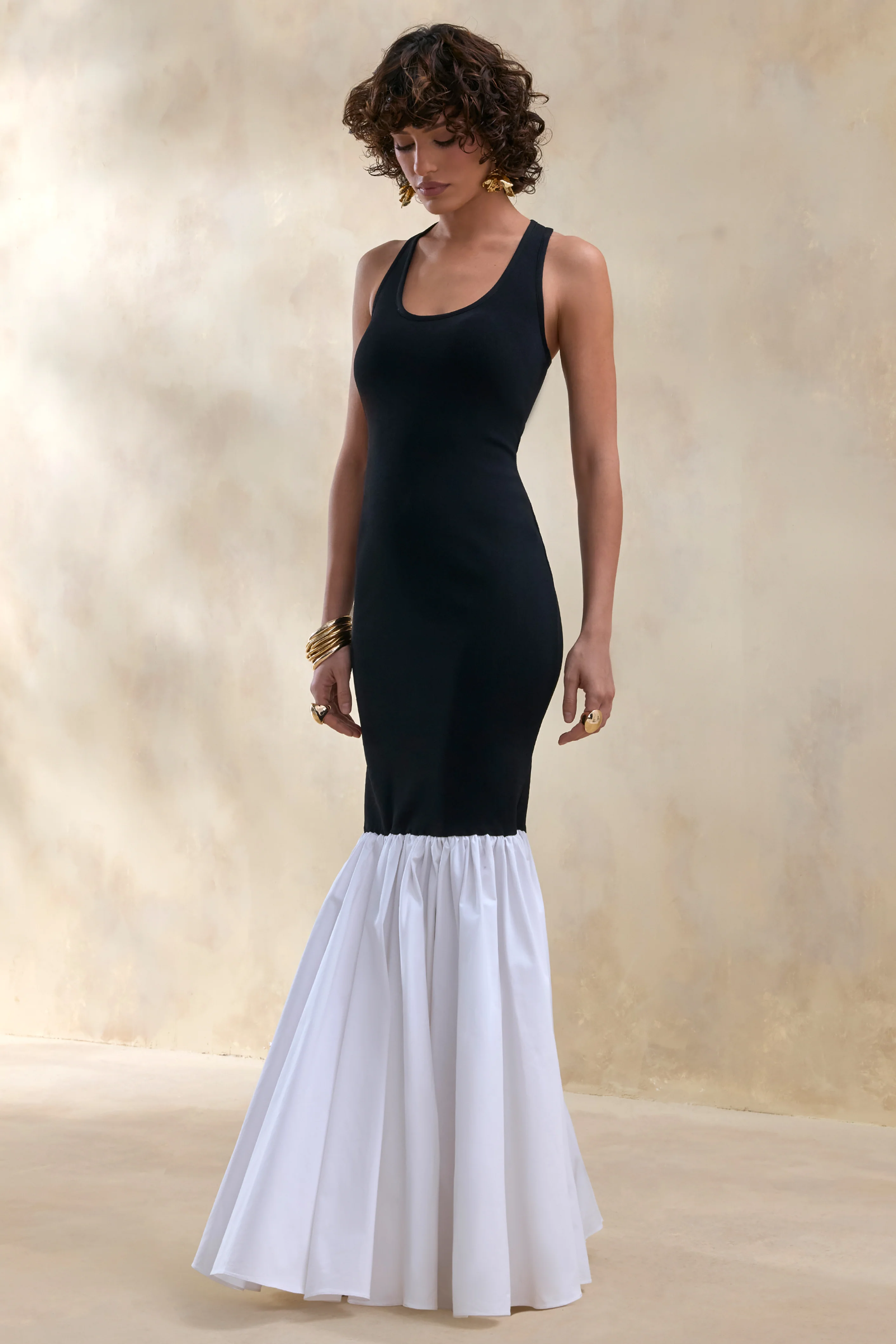 Lexi | Schwarz-weißes Maxikleid mit eckigem Ausschnitt und Meerjungfrauen-Saum - Image 4