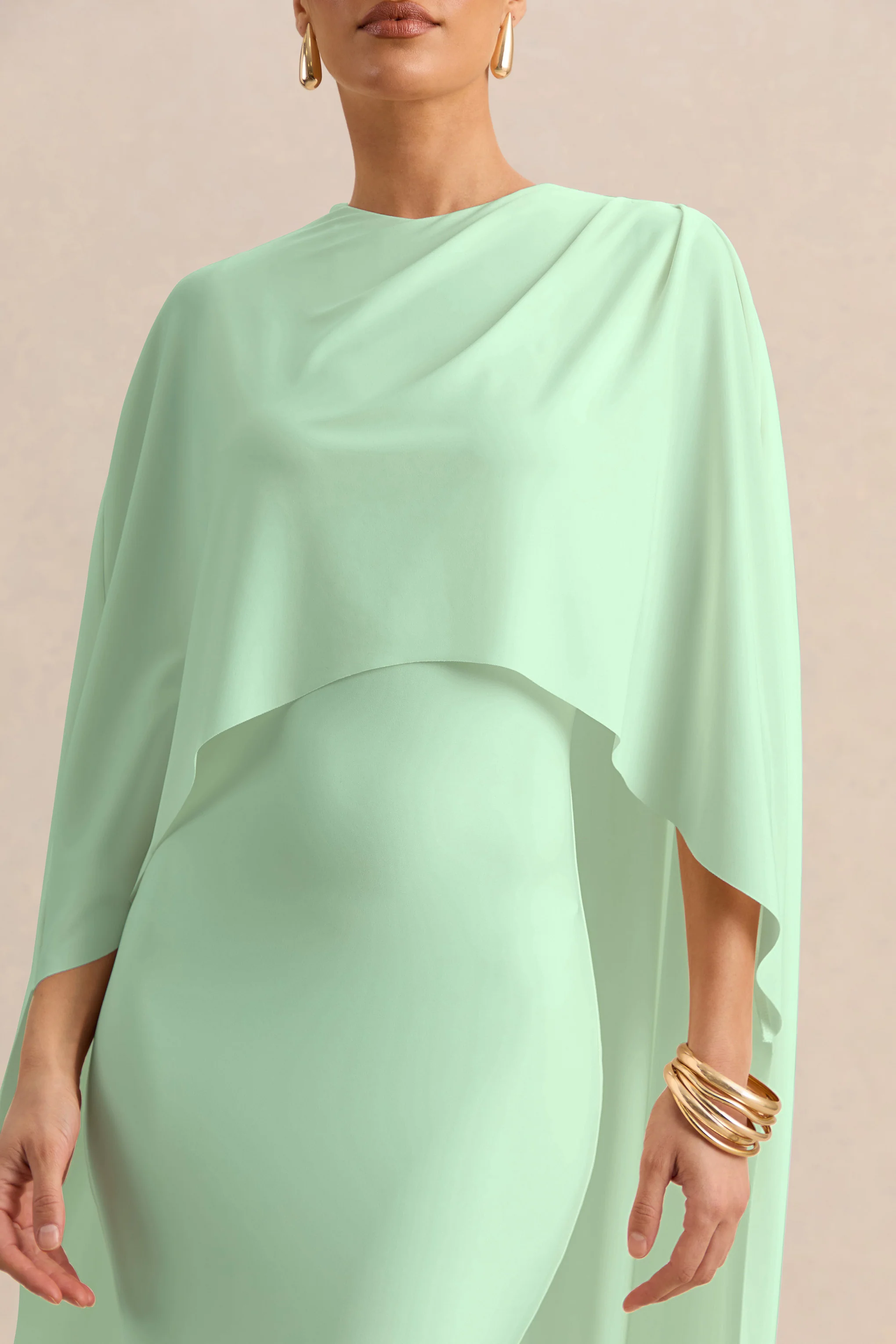 Luxalyn | Hellgrünes Midikleid mit Rundhalsausschnitt und Cape-Detail - Image 6